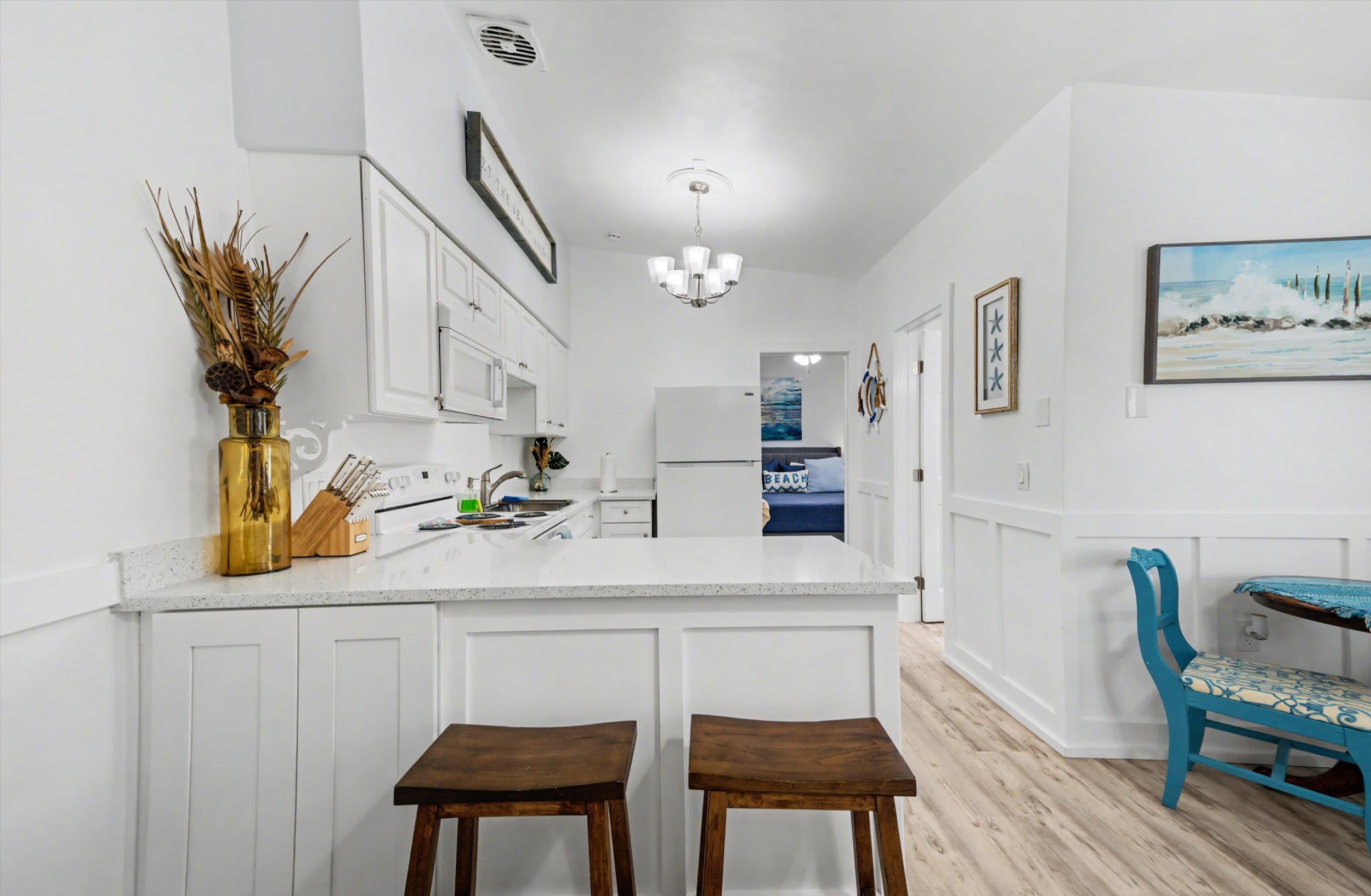 Quiet Pet Friendly Waterfront 1B/1B, Walk 2 Beach 4