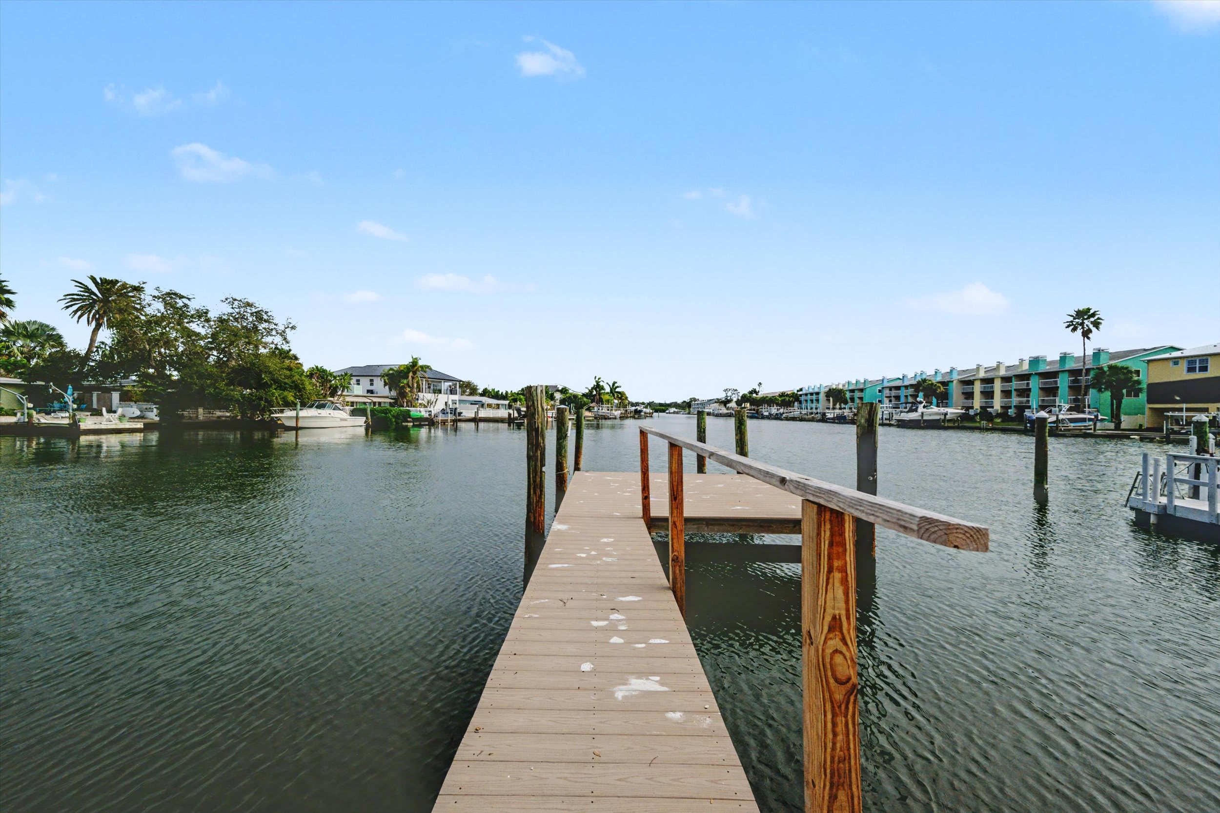 Quiet Pet Friendly Waterfront 1B/1B, Walk 2 Beach 2