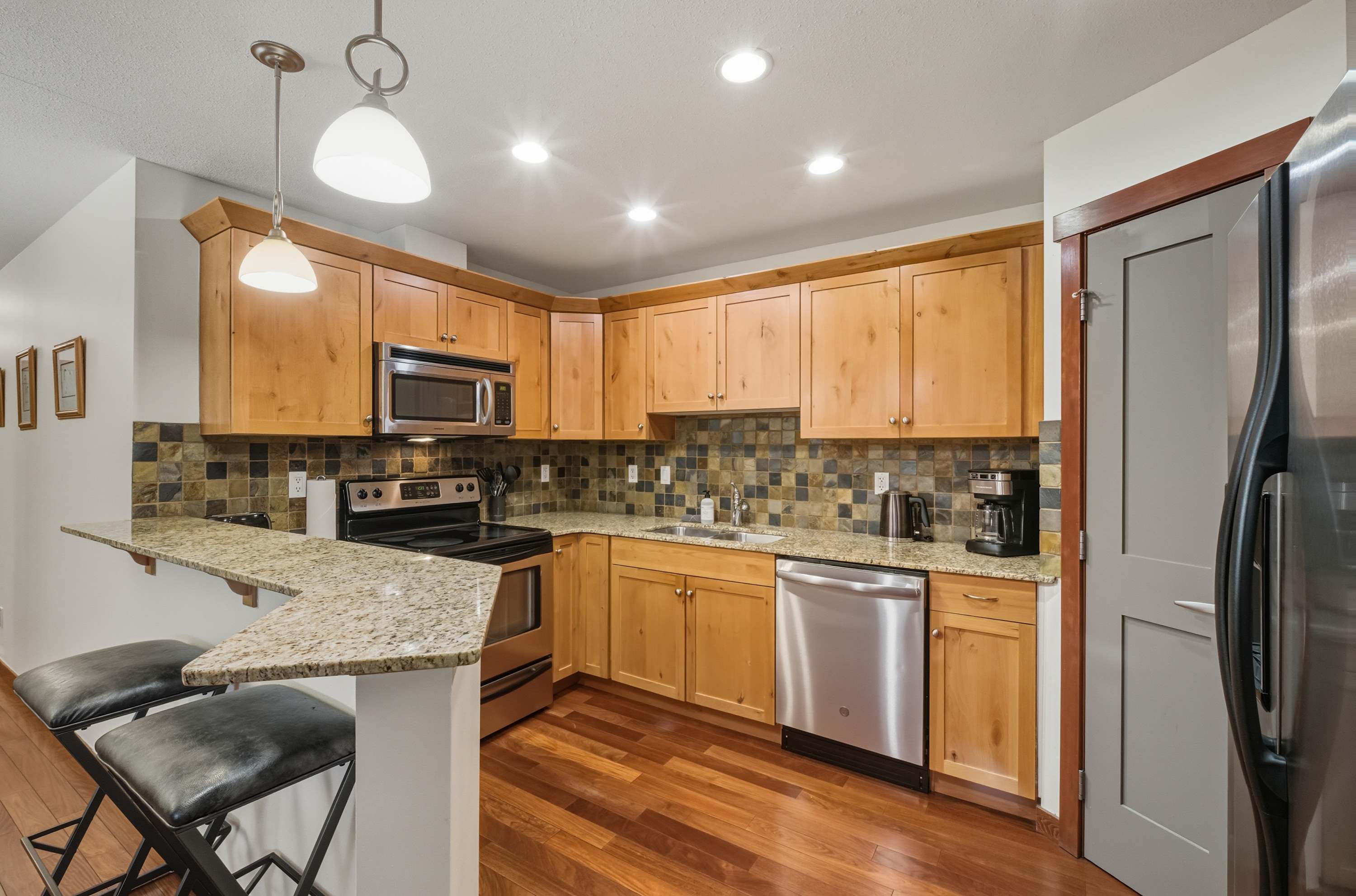 Stunning Mt Views-Beautiful - 2BR 6