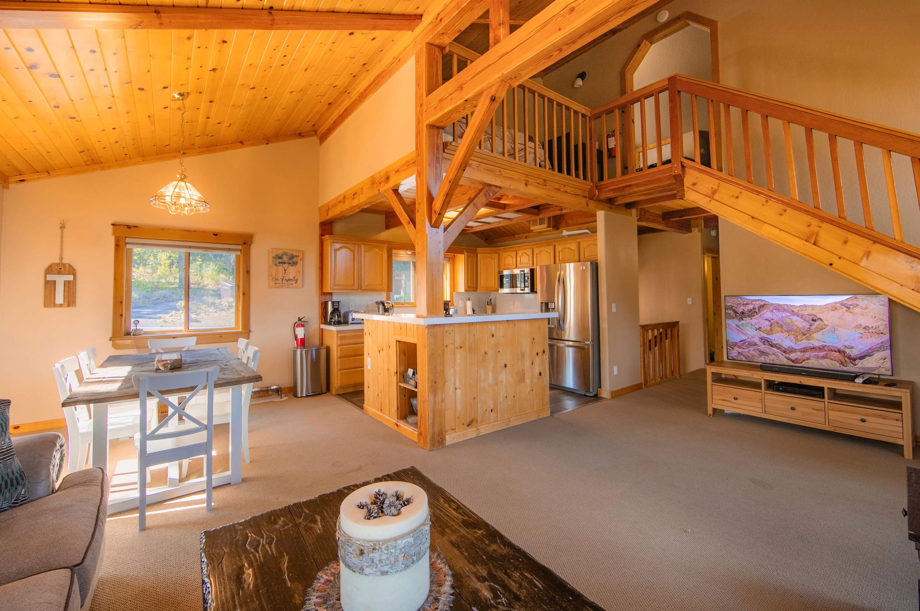 Living room is equipped with SmartTV and beautiful views