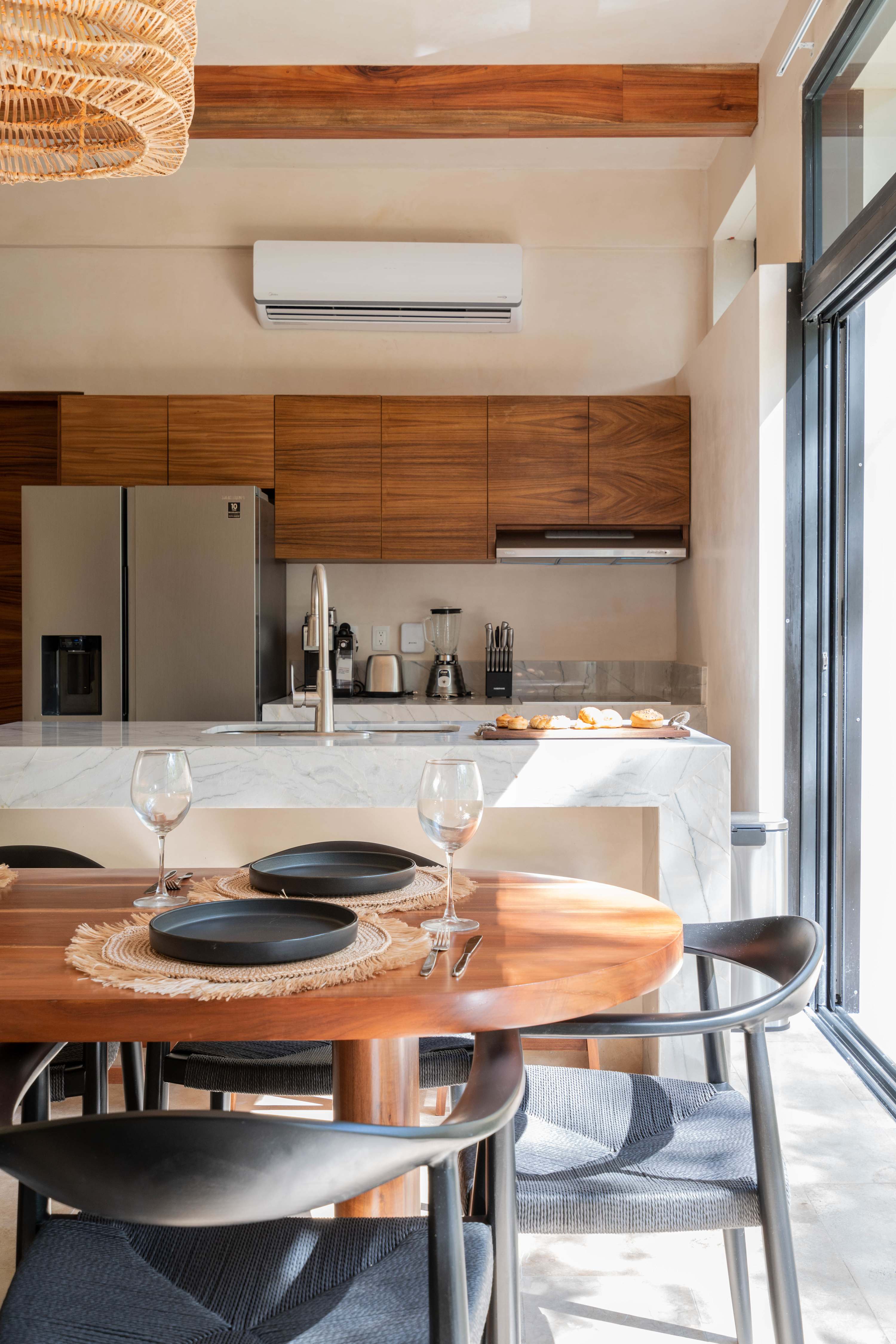 Modern and elegant living and d