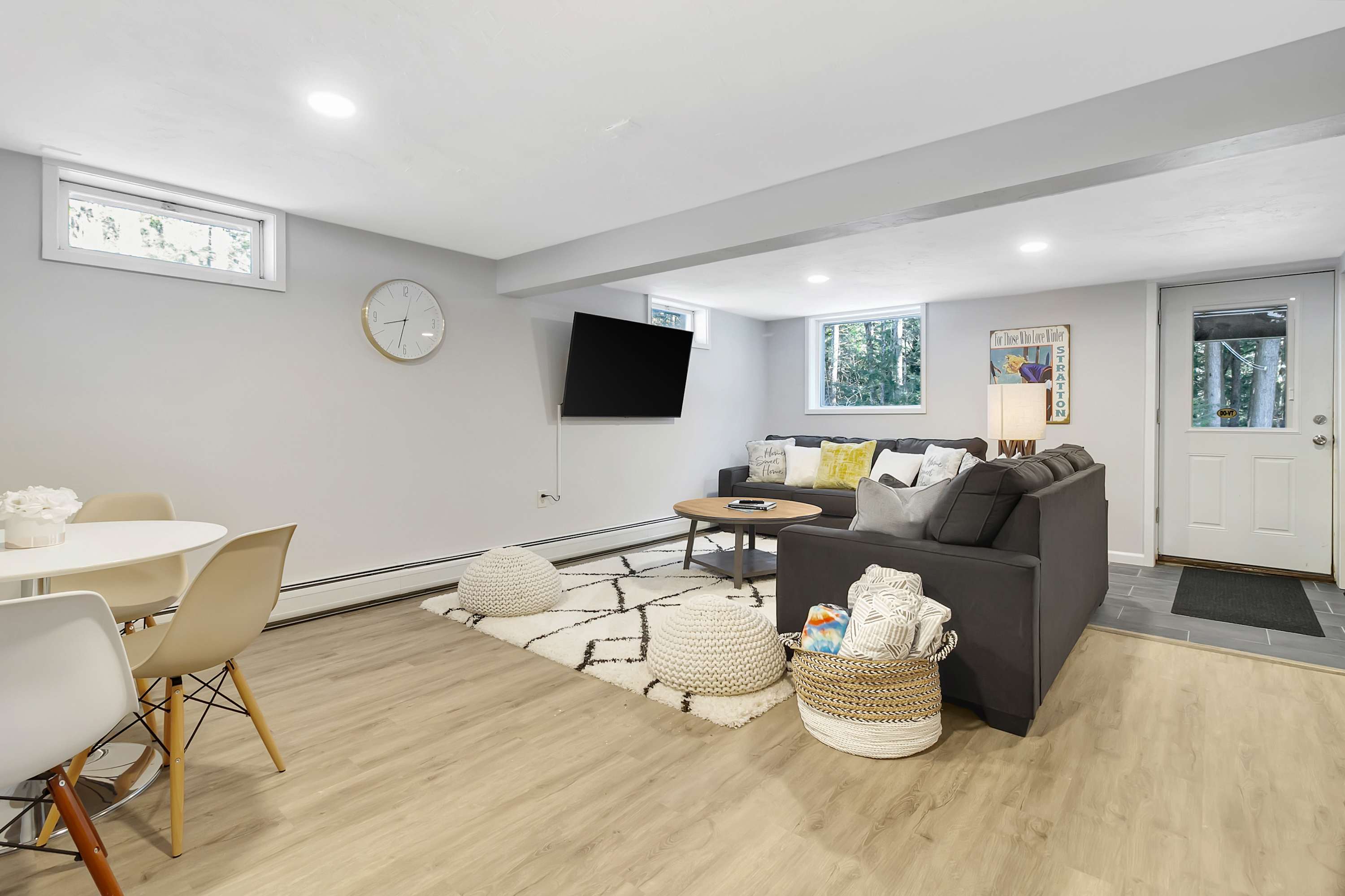 Bluebird Chalet 5 Minutes to MtSnow w Fireplace | Photo 3