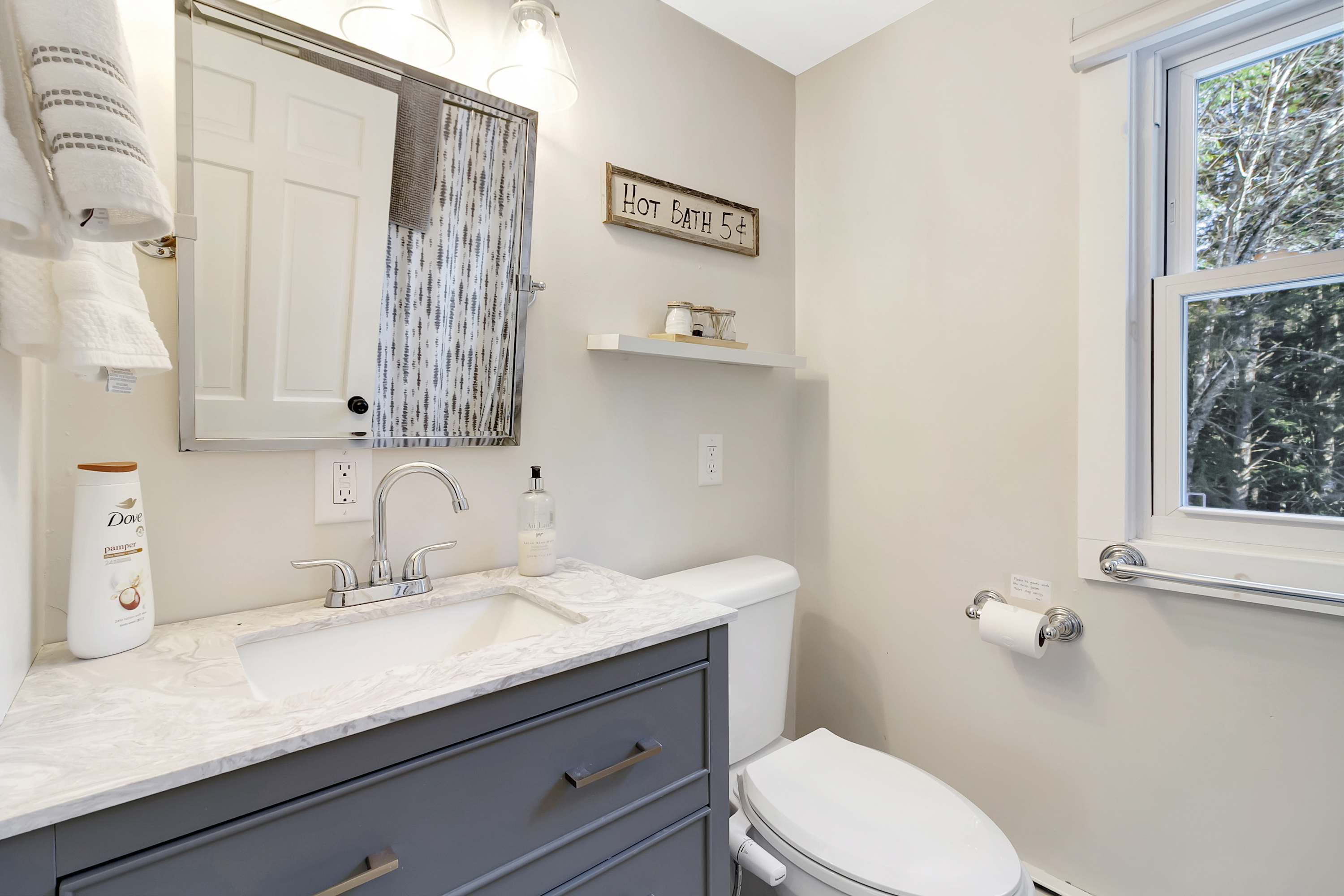 Bluebird Chalet 5 Minutes to MtSnow w Fireplace | Photo 26