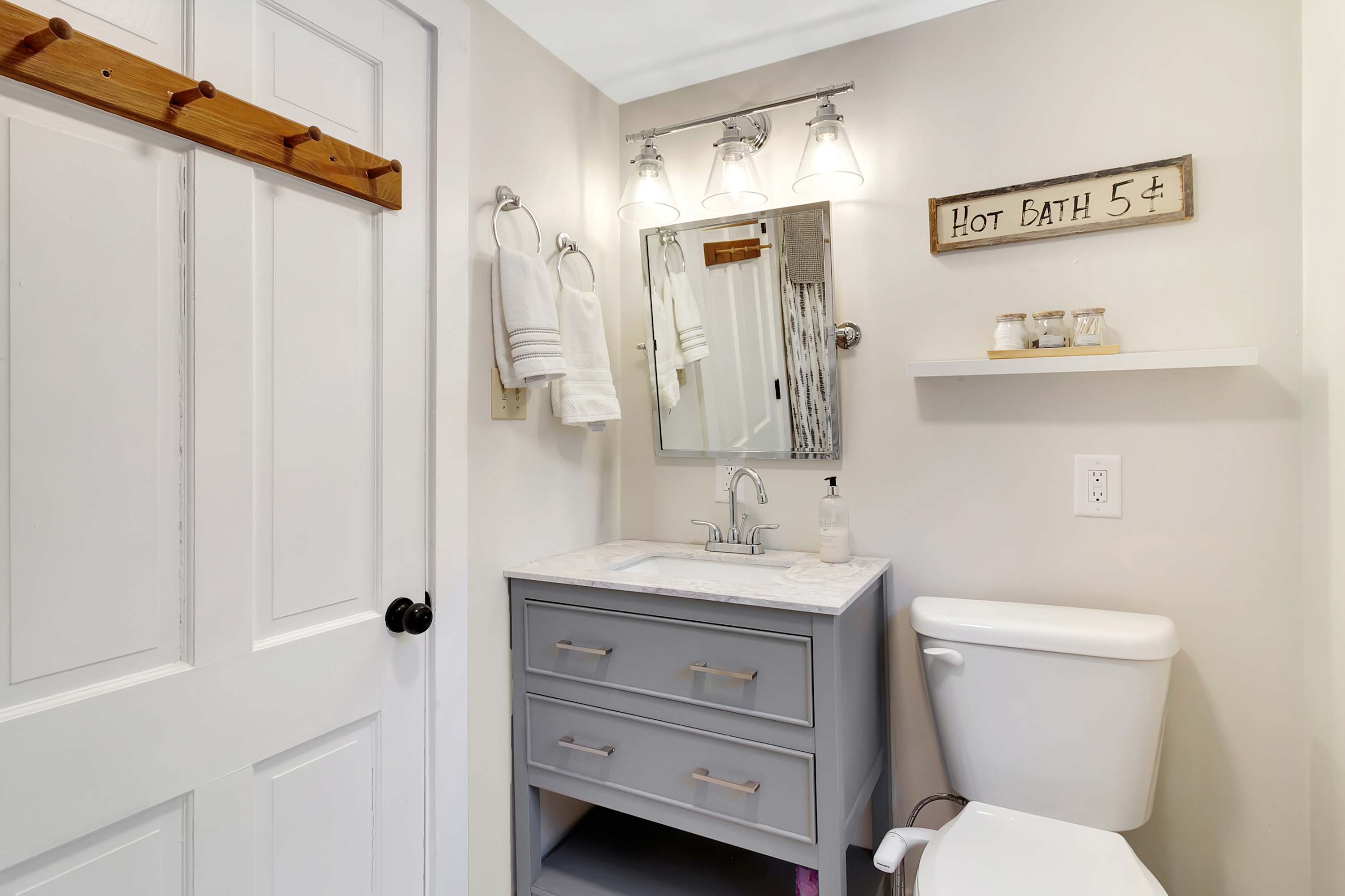 Bluebird Chalet 5 Minutes to MtSnow w Fireplace | Photo 27