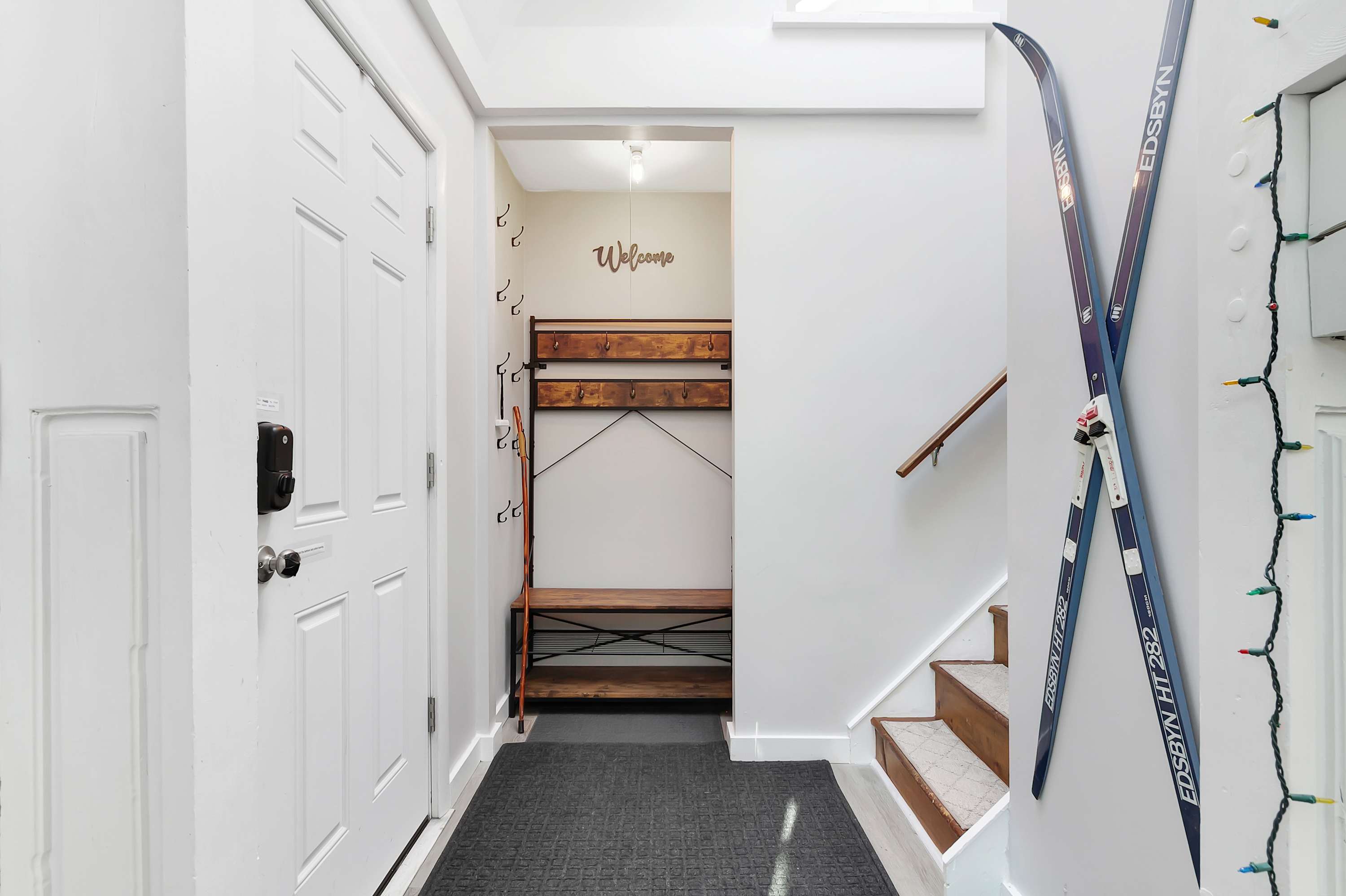 Bluebird Chalet 5 Minutes to MtSnow w Fireplace | Photo 28