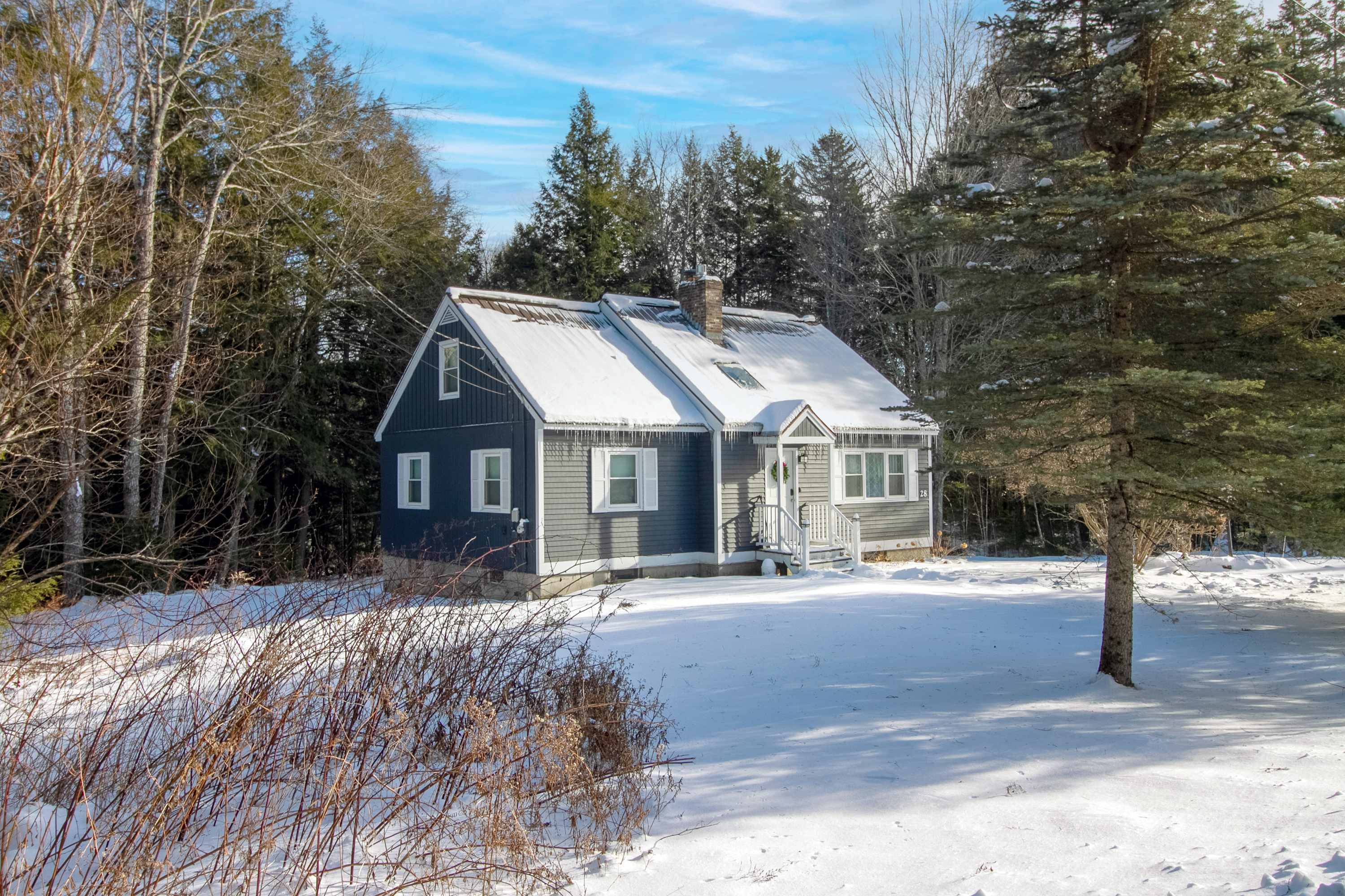 Bluebird Chalet 5 Minutes to MtSnow w Fireplace | Photo 2