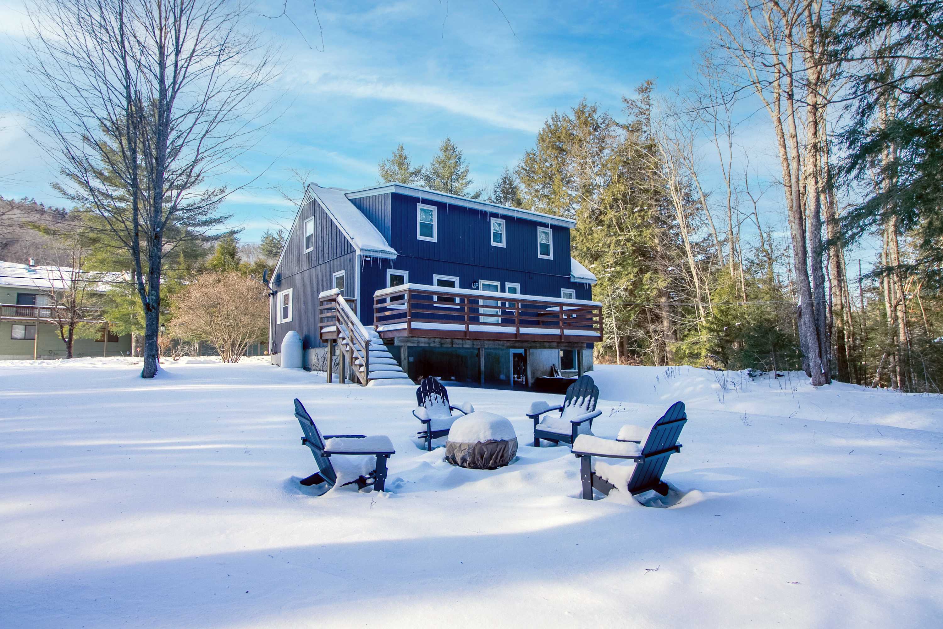 Bluebird Chalet 5 Minutes to MtSnow w Fireplace | Photo 7