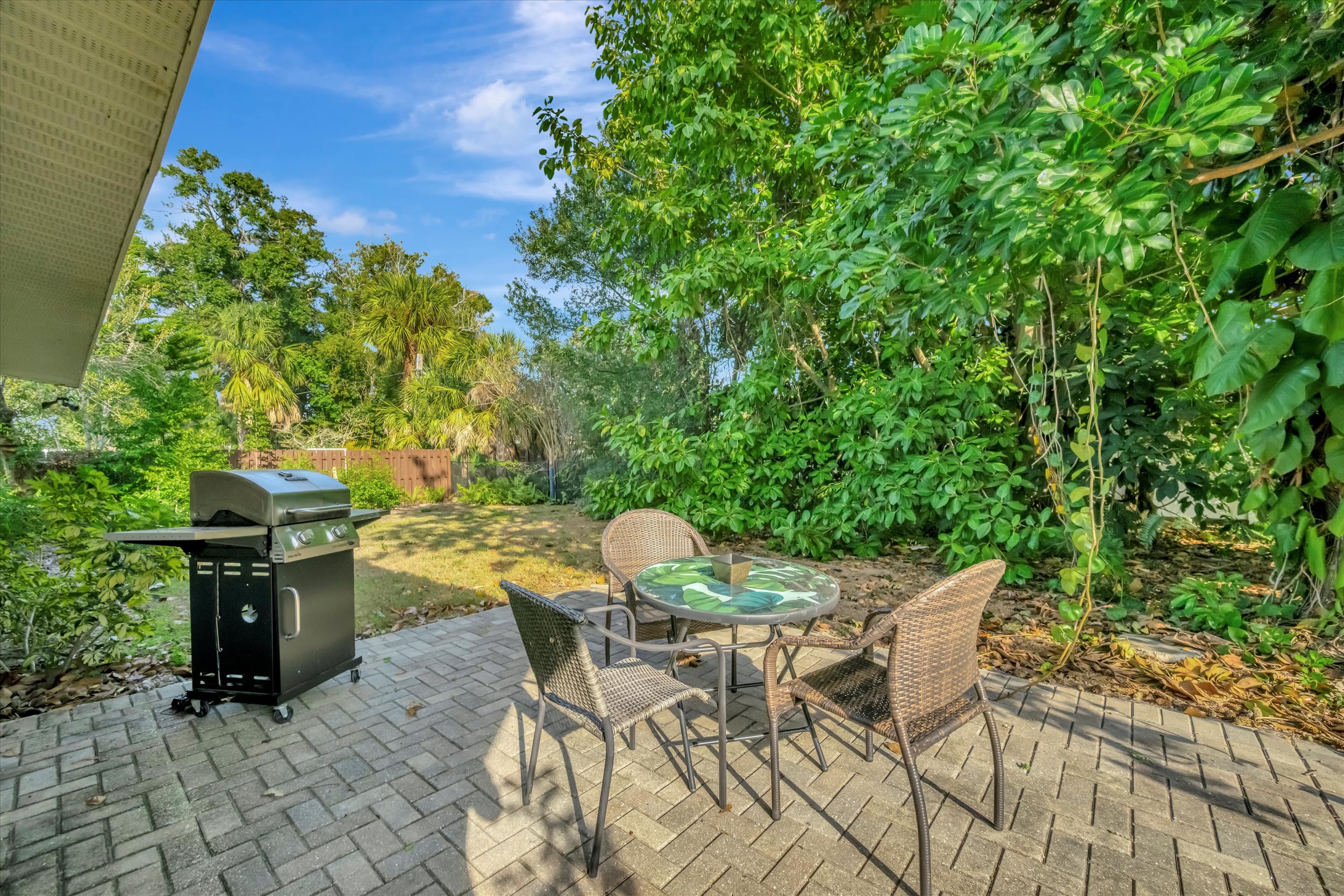 Pet Friendly Homes Sleeps 8 near Downtown Sarasota — Sarasota, FL — vacation rental