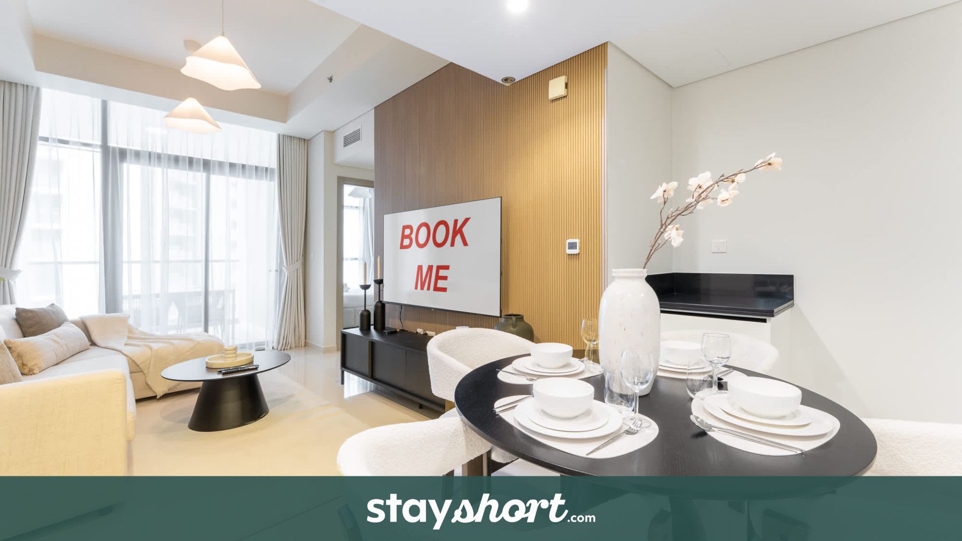 Free housekeeping visits during your stay - StayShort - Elegant 2BR in Business Bay with Great Views — Business Bay, Dubai — vacation rental