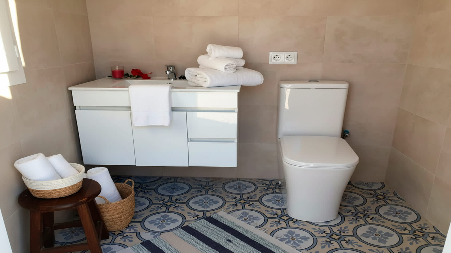 Alojamiento en Conil a 5 min del mar, con WiFi y terraza con piscina - image 3