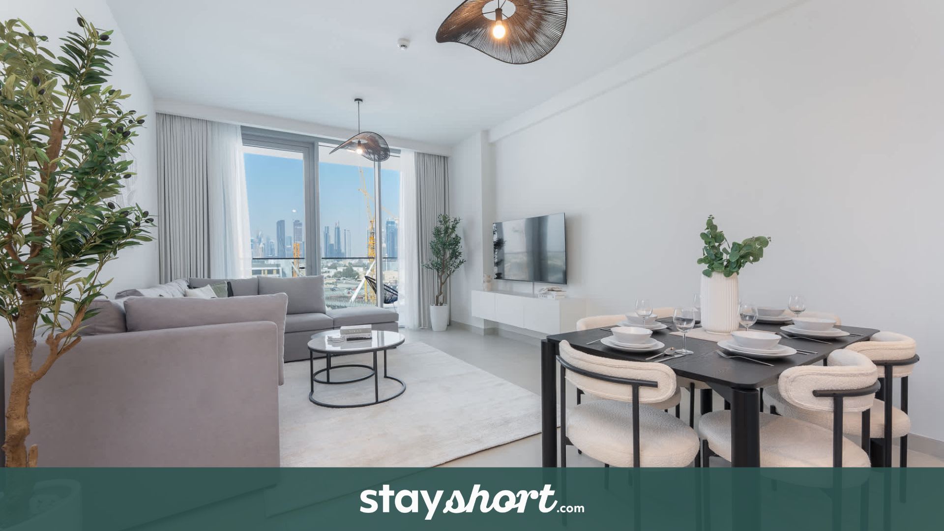 Free housekeeping visits during your stay - StayShort - Luxury 3BR Canal Front Apartment in a Prime Setting — Al Wasl, Dubai — vacation rental