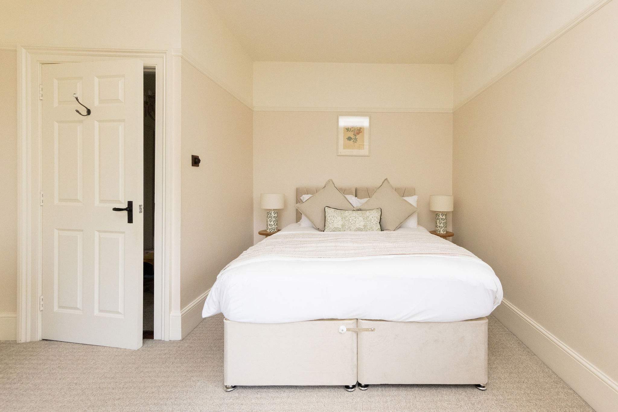 Spacious with zip-link king-size bed