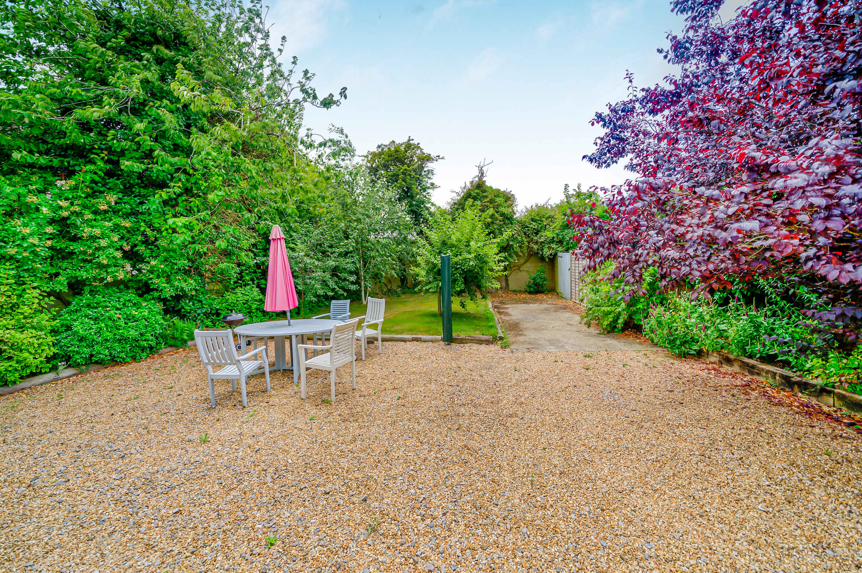 The annexe garden with table and chairs for 4 persons!