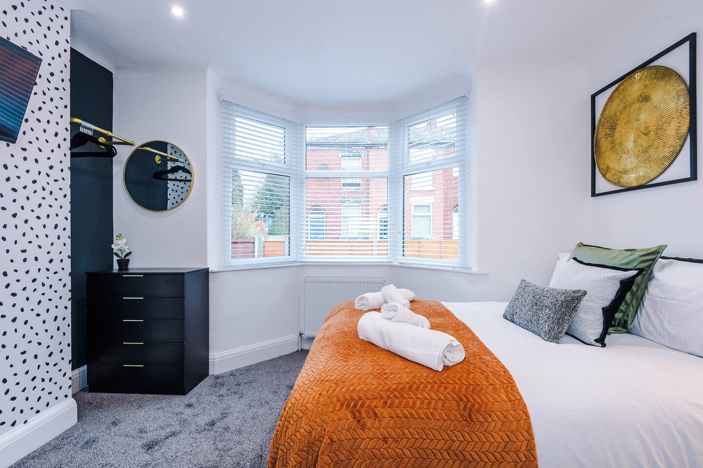 Spacious 4BR Stay | Free Parking | Near Etihad