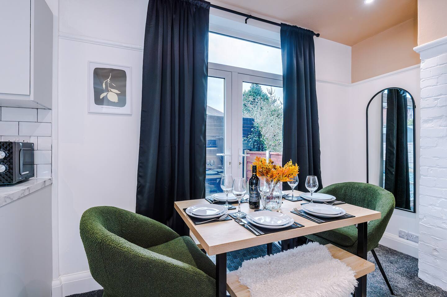 Spacious 4BR Stay | Free Parking | Near Etihad