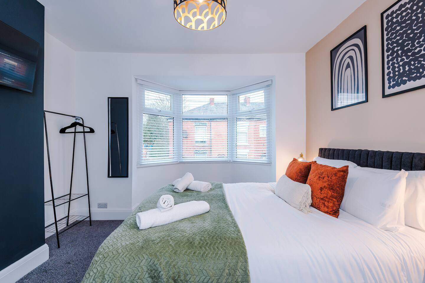 Spacious 4BR Stay | Free Parking | Near Etihad