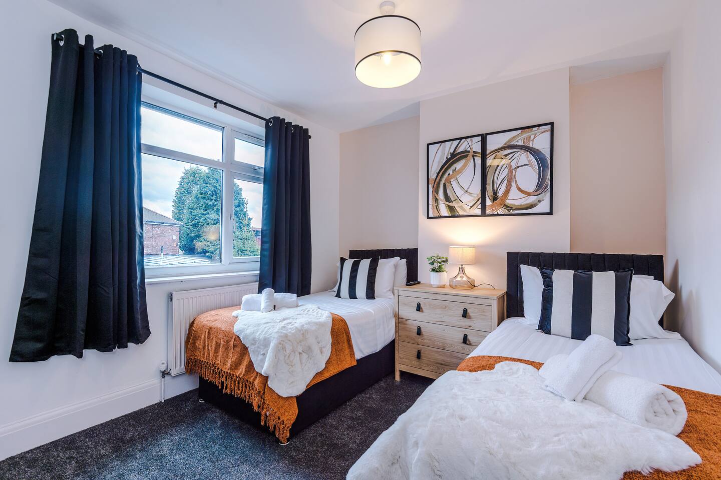 Spacious 4BR Stay | Free Parking | Near Etihad