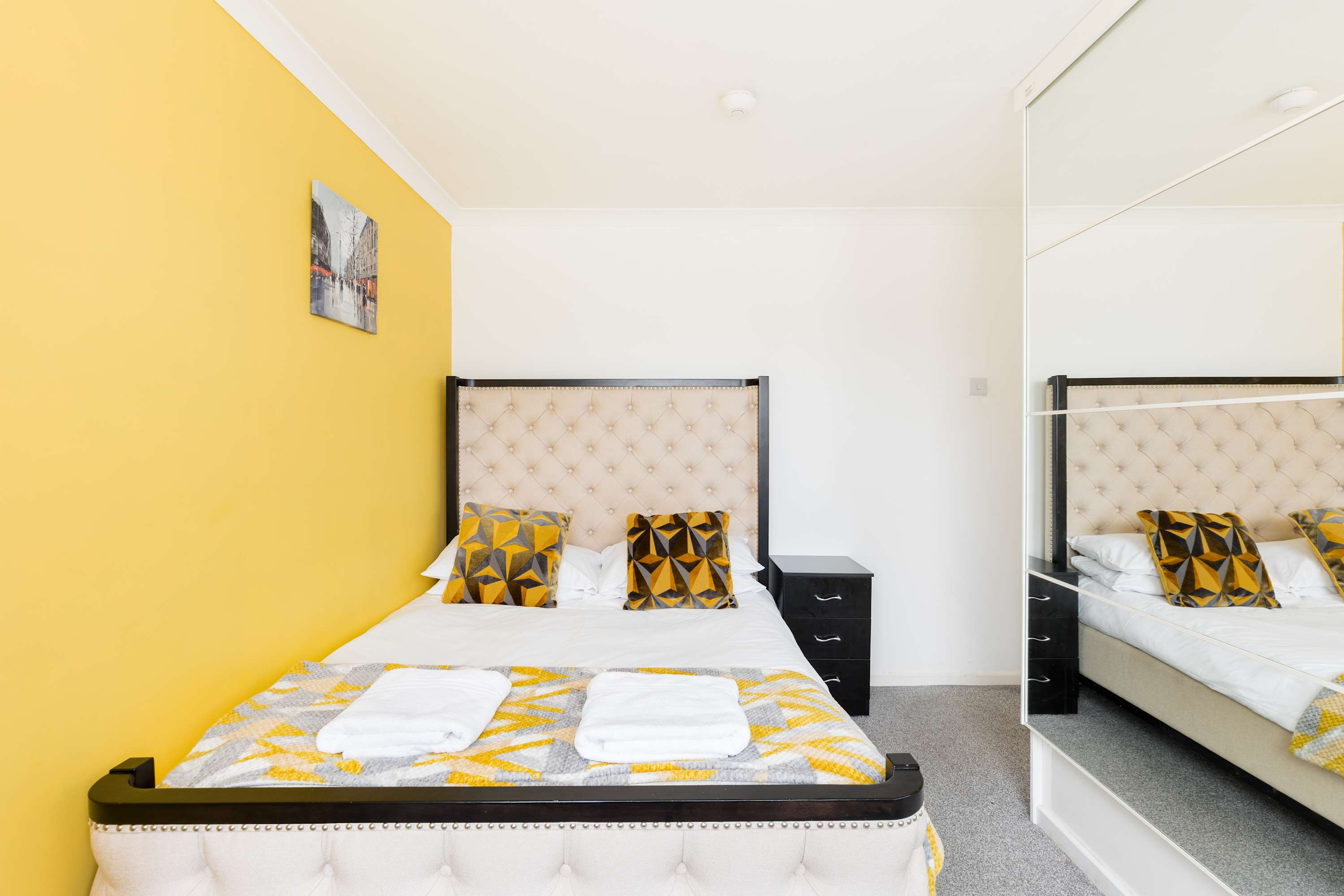 View 4 Bed Coventry Home • Near Uni Hospital • Parking in 28 Manfield Avenue CV2 2HN 4 Bed Coventry Home • Near Uni Hospital • Parking in 28 Manfield Avenue CV2 2HN - Property image 4 - VivreStays