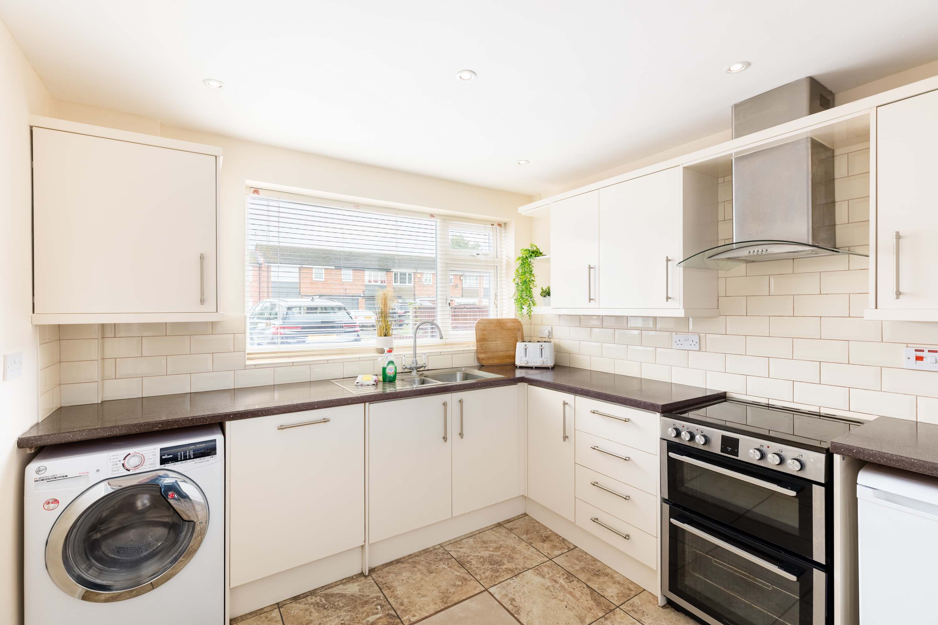 View 4 Bed Coventry Home • Near Uni Hospital • Parking in 28 Manfield Avenue CV2 2HN 4 Bed Coventry Home • Near Uni Hospital • Parking in 28 Manfield Avenue CV2 2HN - Property image 23 - VivreStays