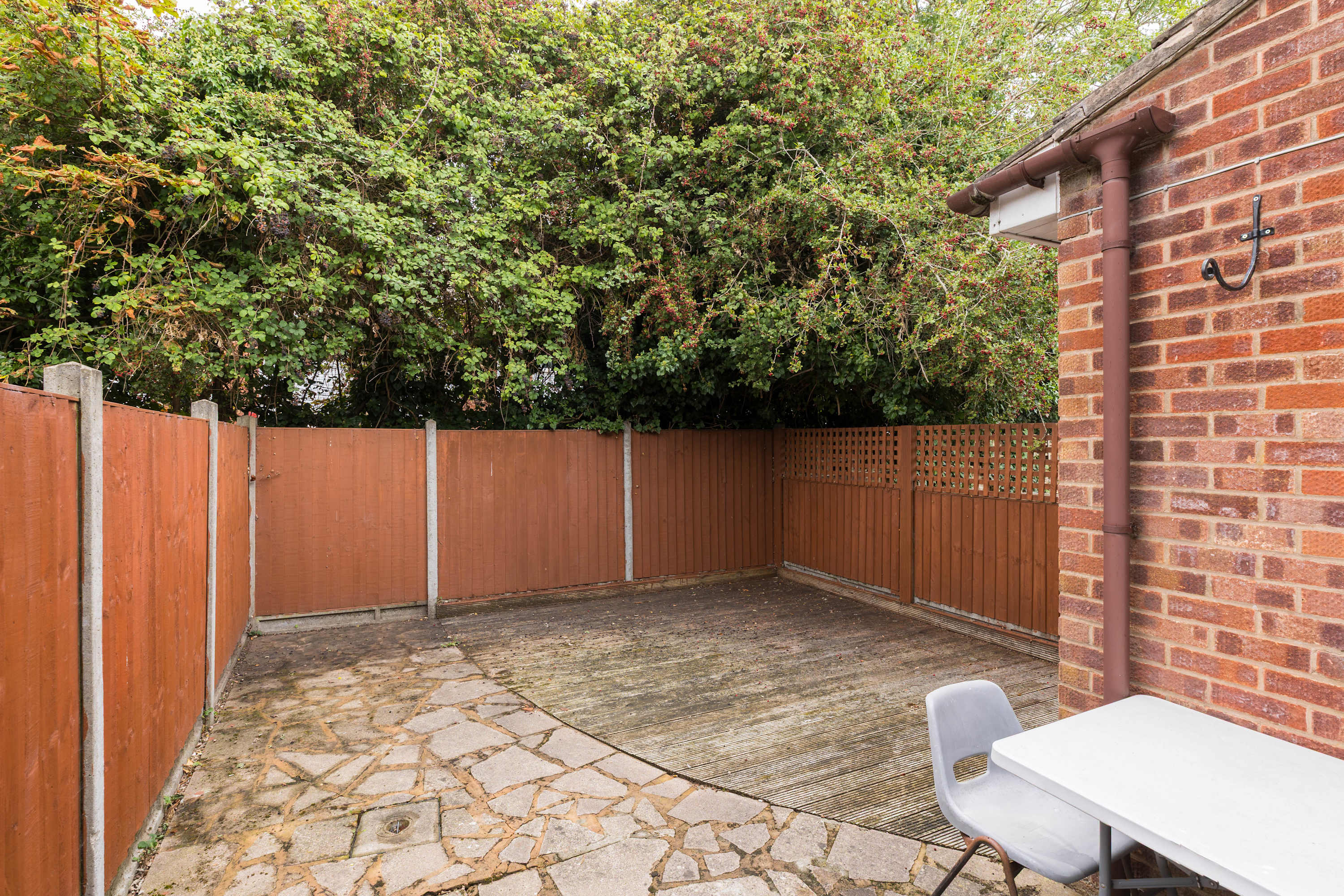 View 4 Bed Coventry Home • Near Uni Hospital • Parking in 28 Manfield Avenue CV2 2HN 4 Bed Coventry Home • Near Uni Hospital • Parking in 28 Manfield Avenue CV2 2HN - Property image 24 - VivreStays