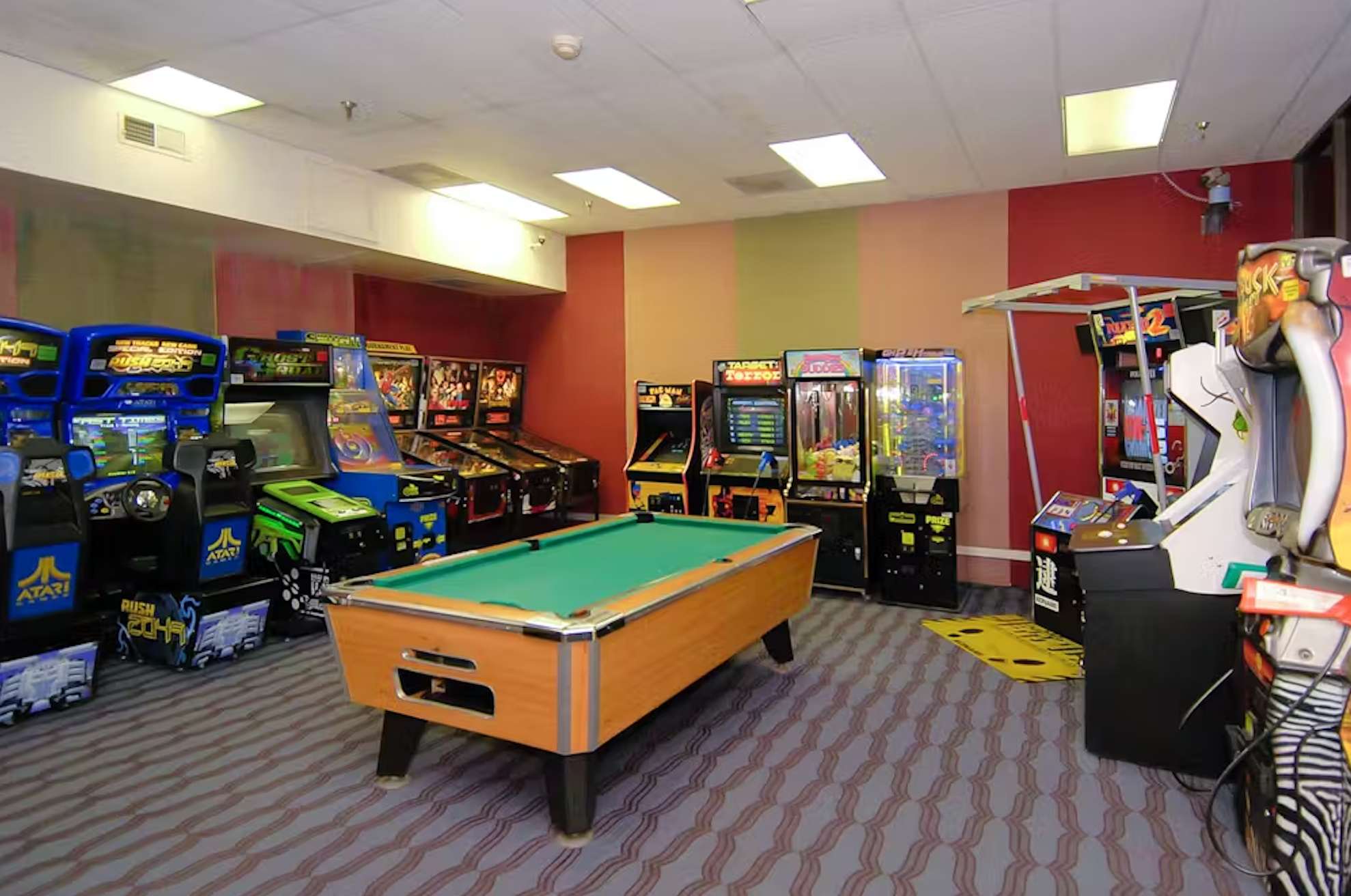 Carousel 2202 | Pools, Ice Rink, Arcade, Gym!
