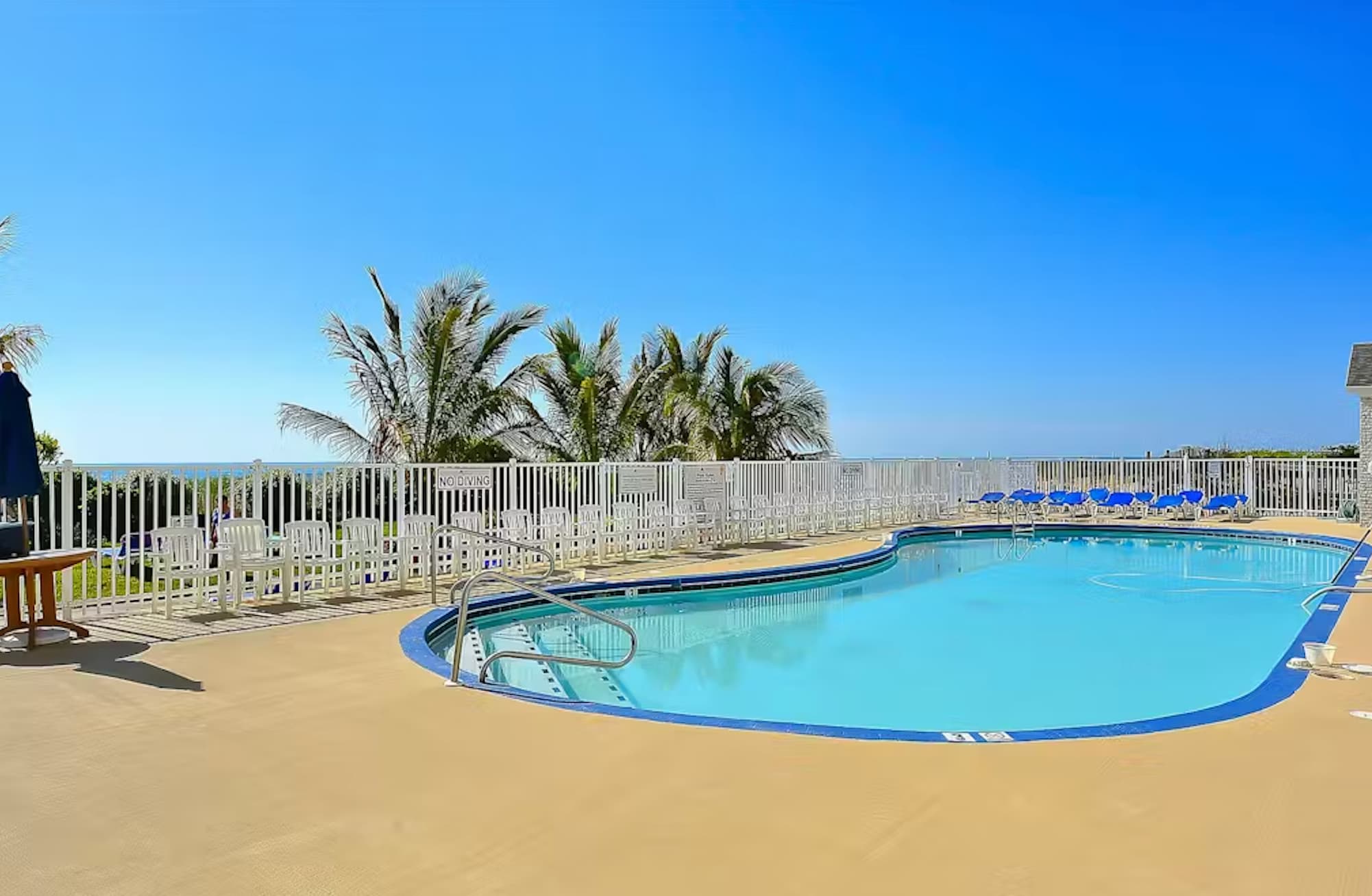 Carousel 2202 | Pools, Ice Rink, Arcade, Gym!
