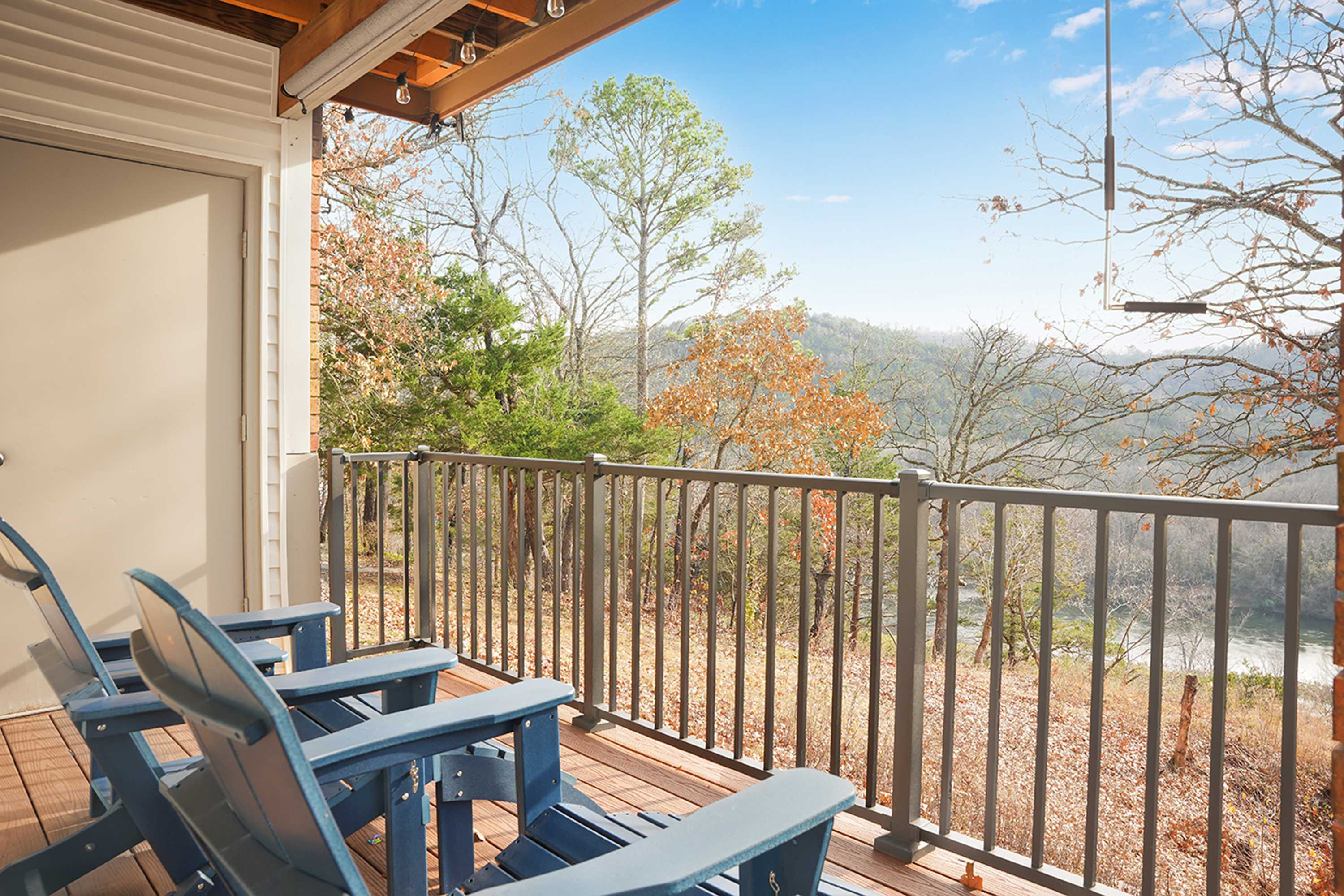 Ozark Lakeside Loft, Scenic View & Modern Comfort