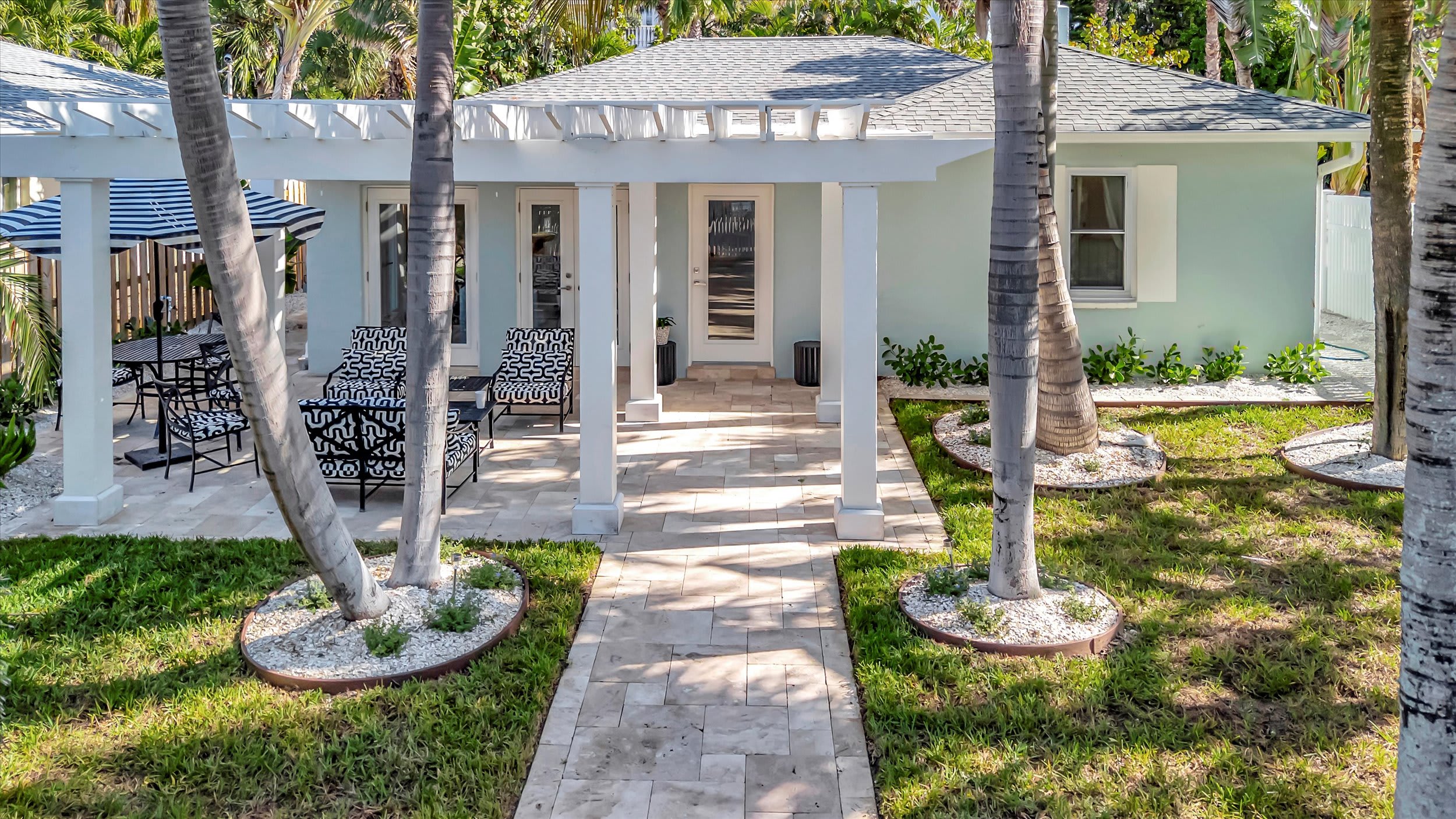 Walk to the Beach | Palm Beach Style Luxury!
