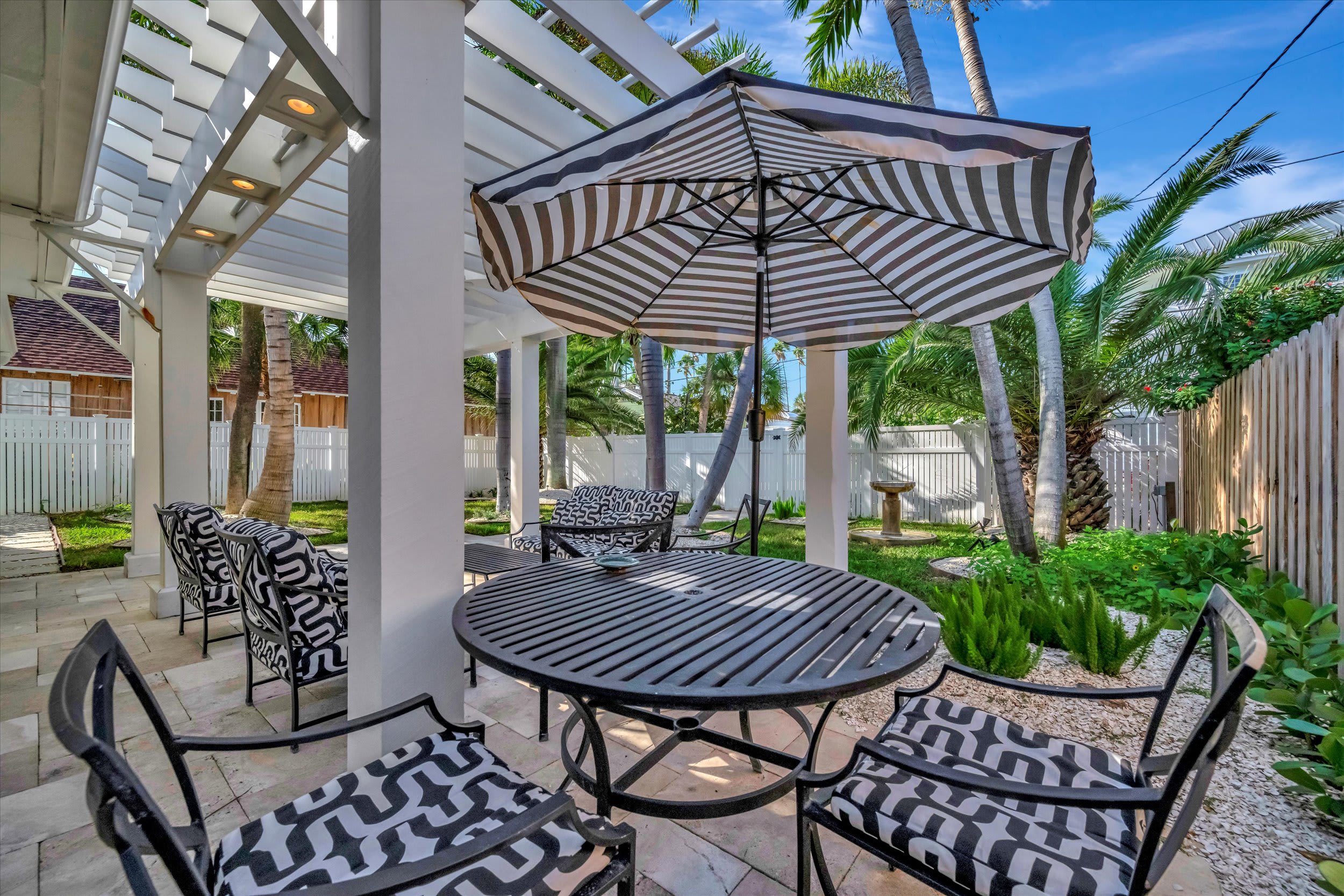 Walk to the Beach | Palm Beach Style Luxury!