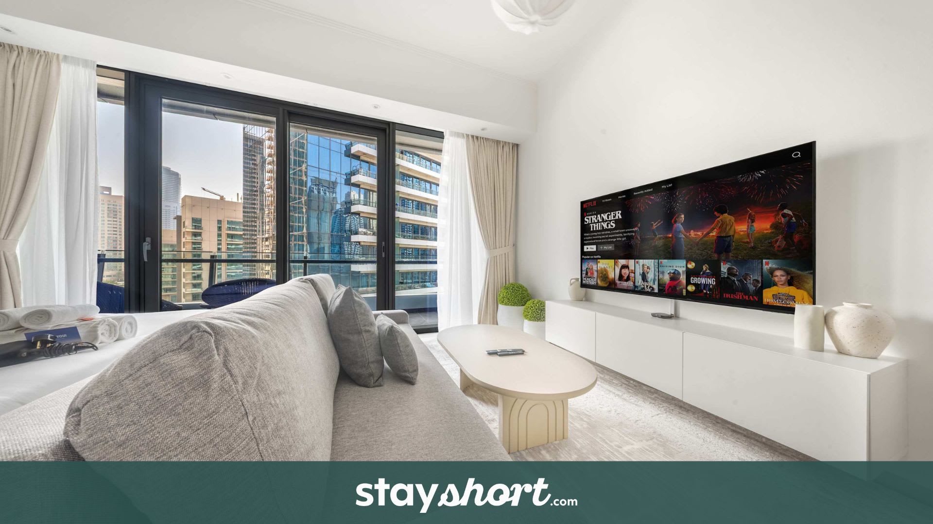 Free housekeeping visits during your stay - StayShort - Scenic Water View Apartment in Dubai Marina for 4 — Dubai Marina, Dubai — vacation rental