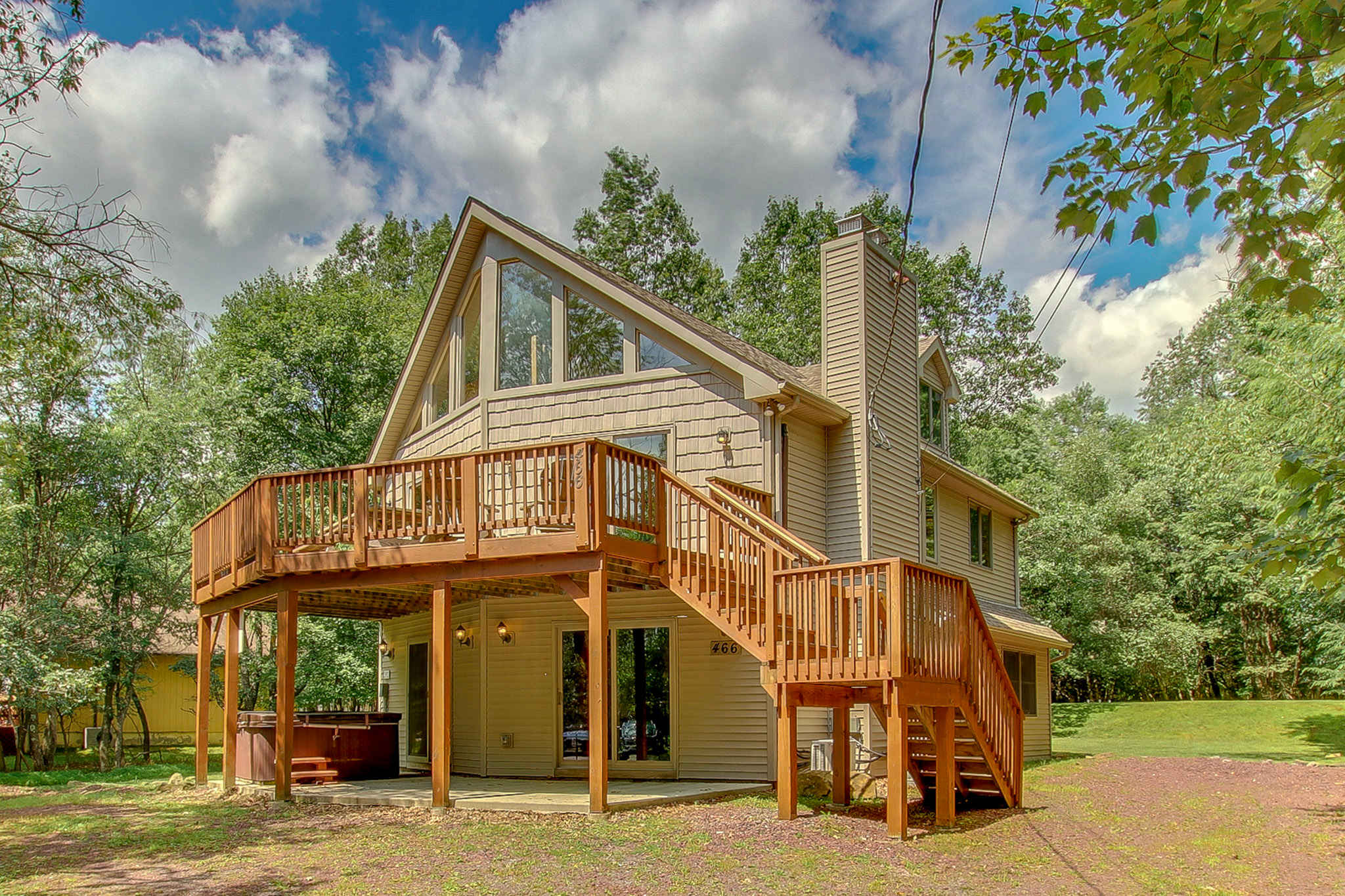 5BR Chalet: Hot Tub, Game Room & Lake Access