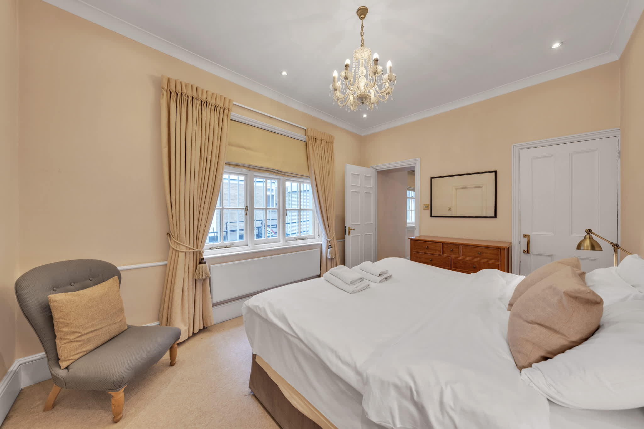 Stylish Mayfair One-Bedroom Retreat in Hertford Street W1J 7SS - Property image 6 - VivreStays