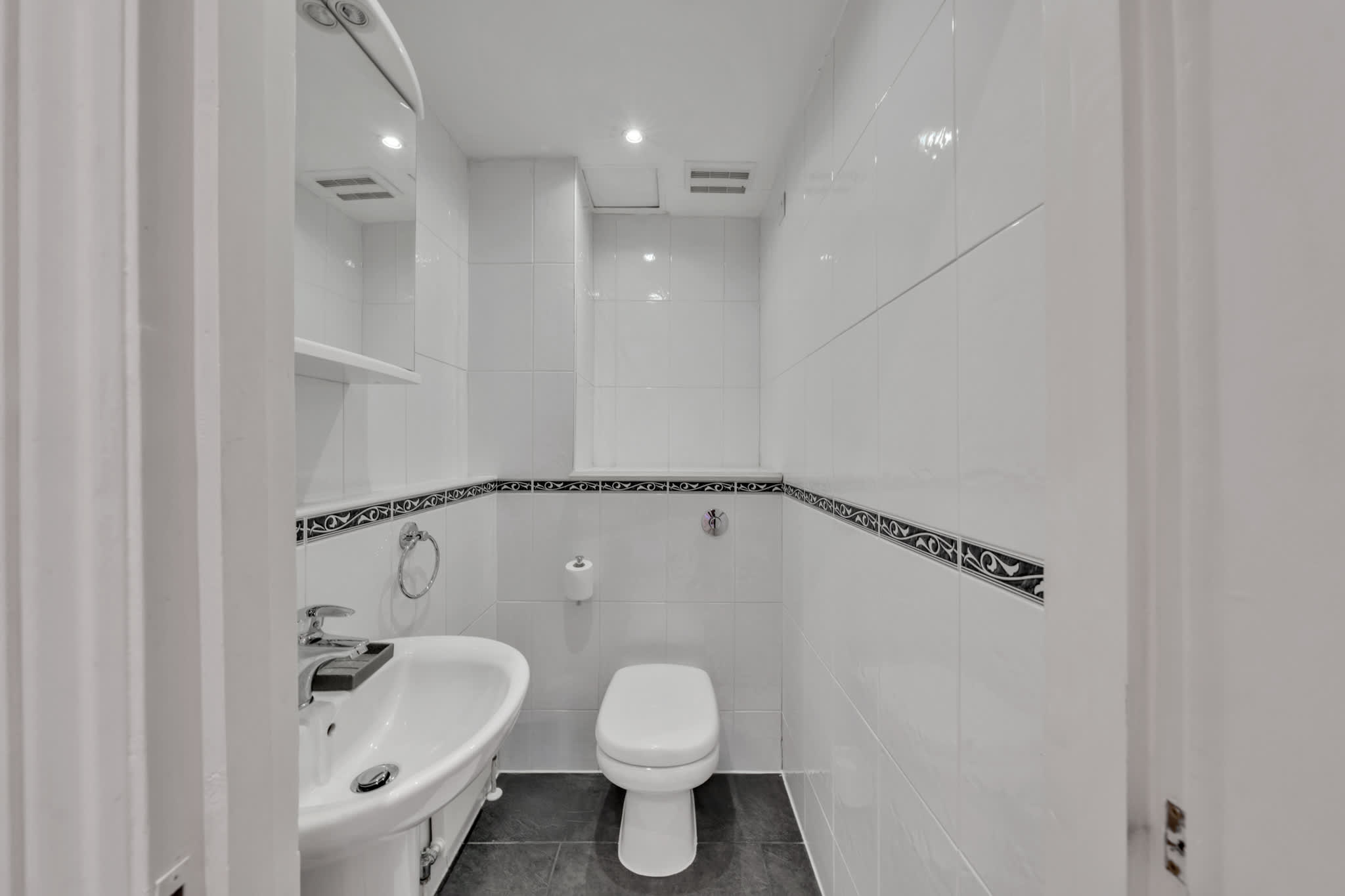 Stylish Mayfair One-Bedroom Retreat in Hertford Street W1J 7SS - Property image 13 - VivreStays
