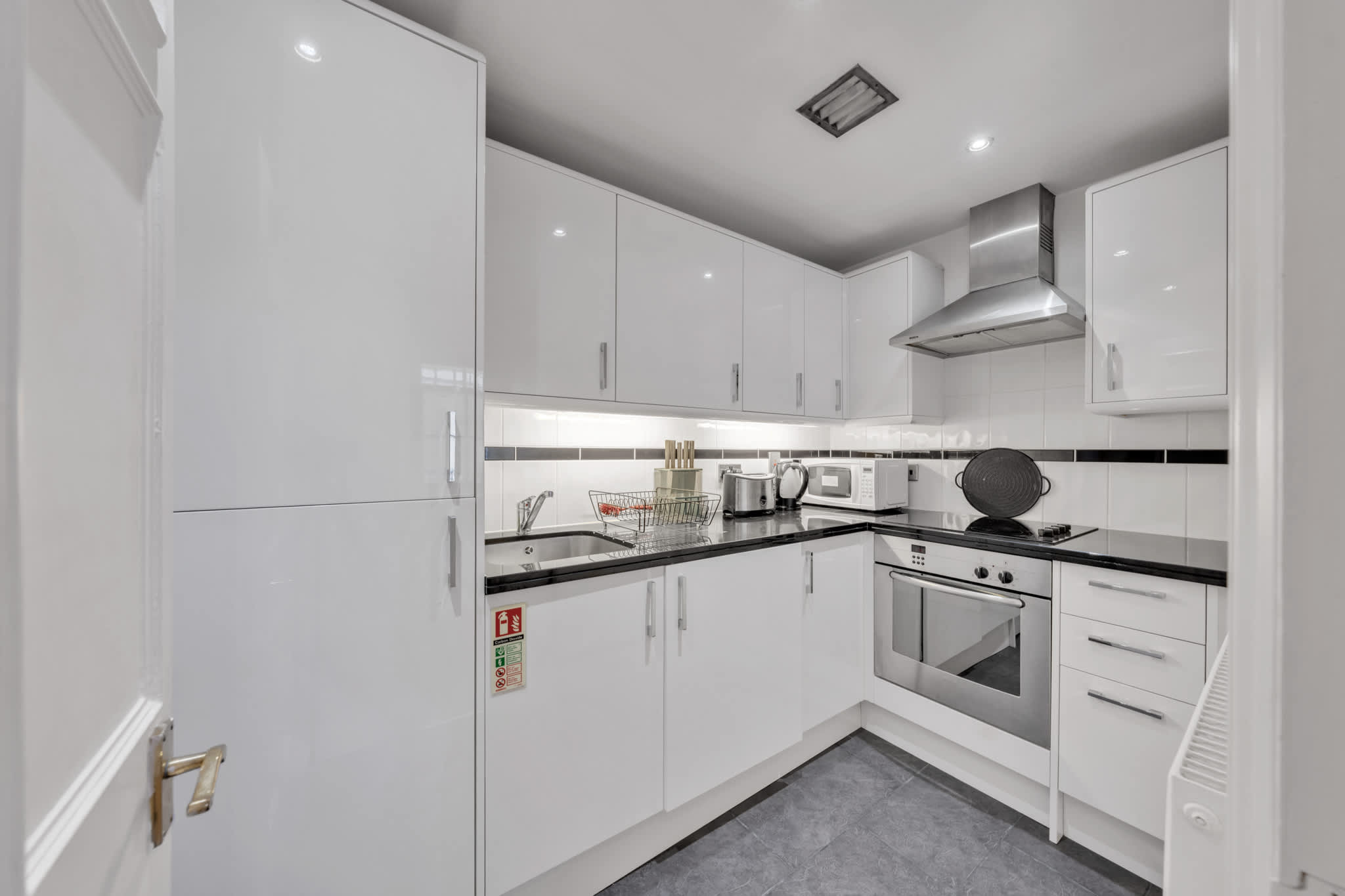 Stylish Mayfair One-Bedroom Retreat in Hertford Street W1J 7SS - Property image 11 - VivreStays