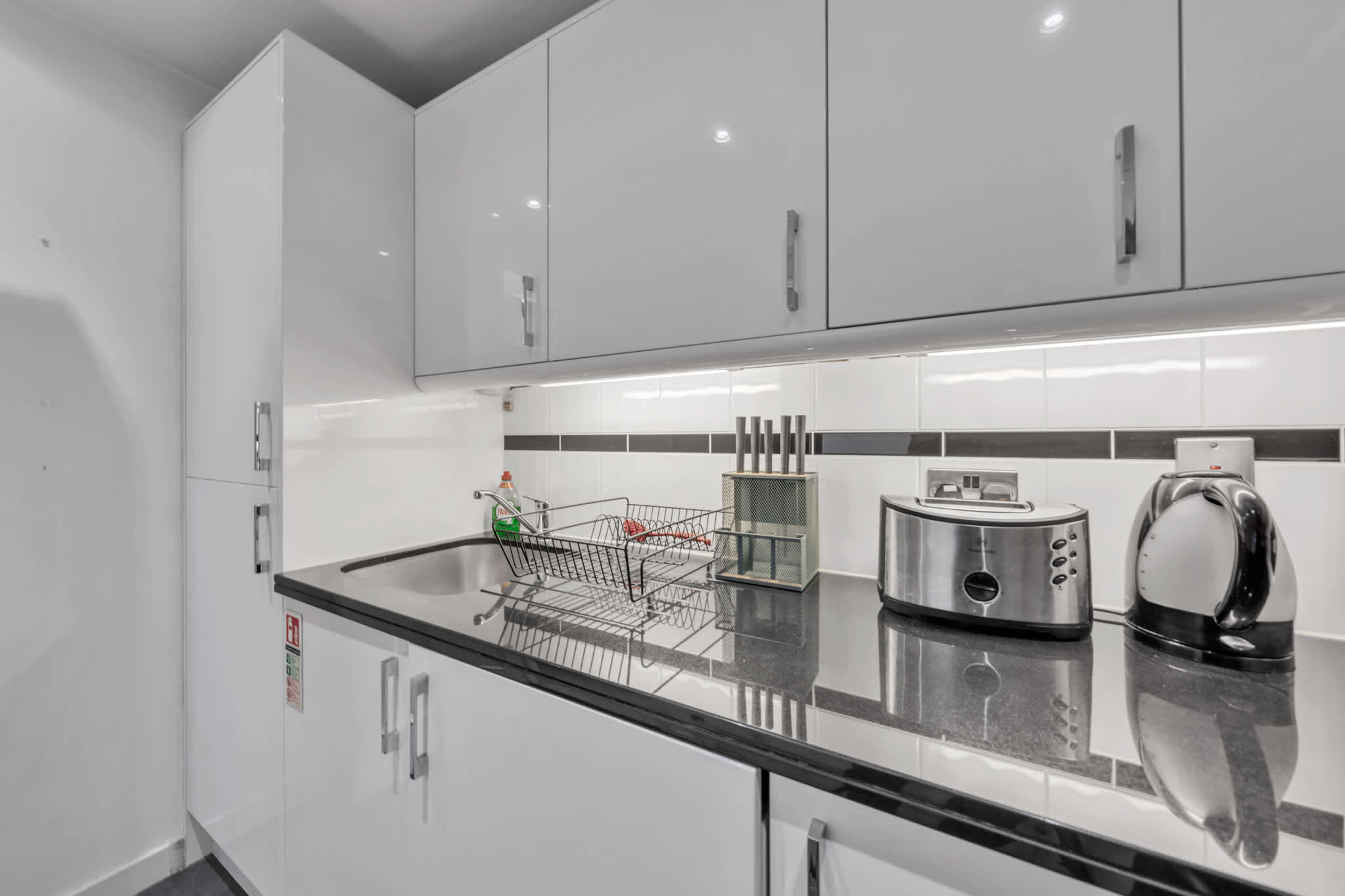 Stylish Mayfair One-Bedroom Retreat in Hertford Street W1J 7SS - Property image 3 - VivreStays