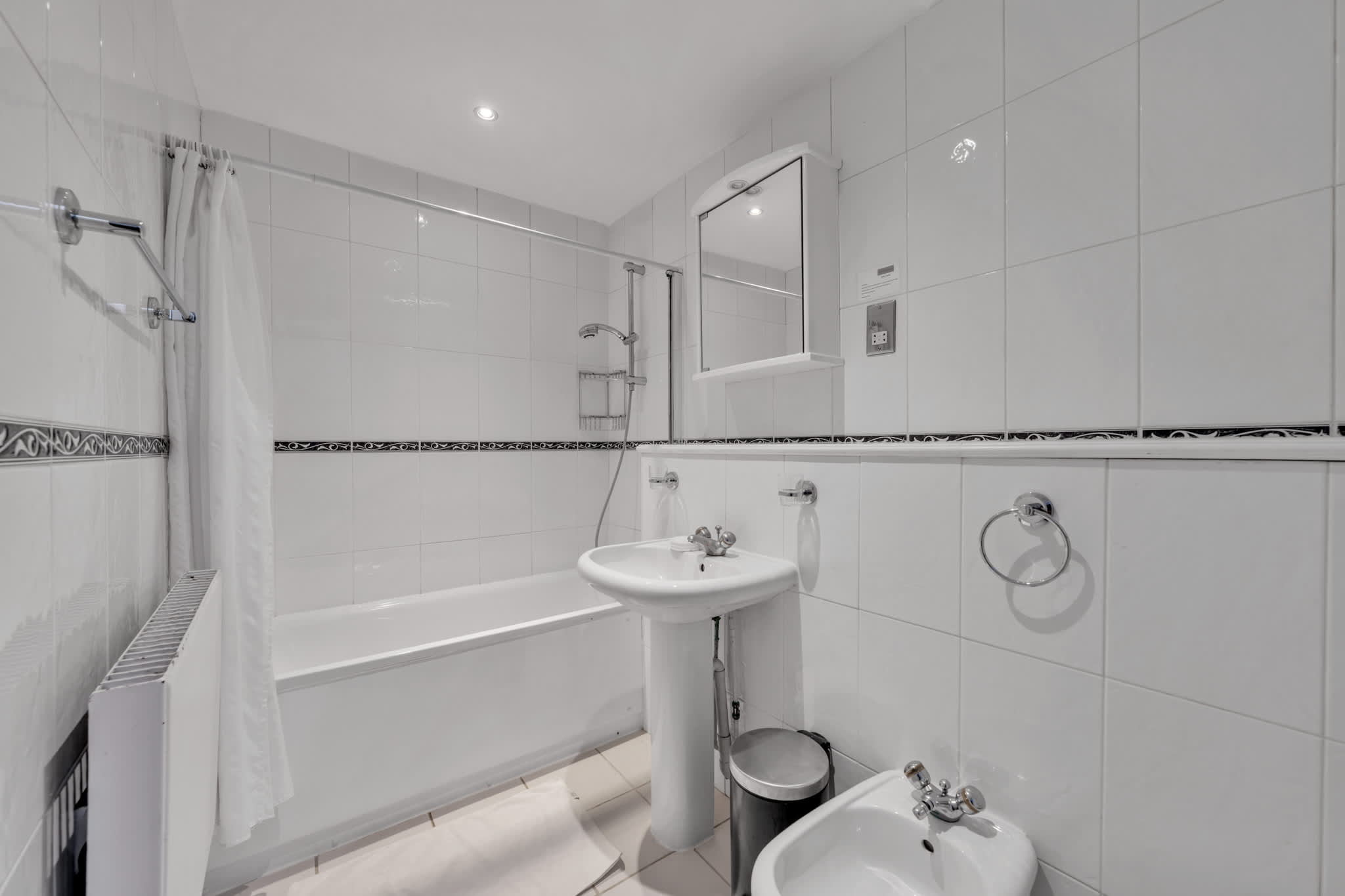 View Spacious Luxury One-Bedroom Mayfair Apartment in Hertford Street W1J 7SS Spacious Luxury One-Bedroom Mayfair Apartment in Hertford Street W1J 7SS - Property image 7 - VivreStays