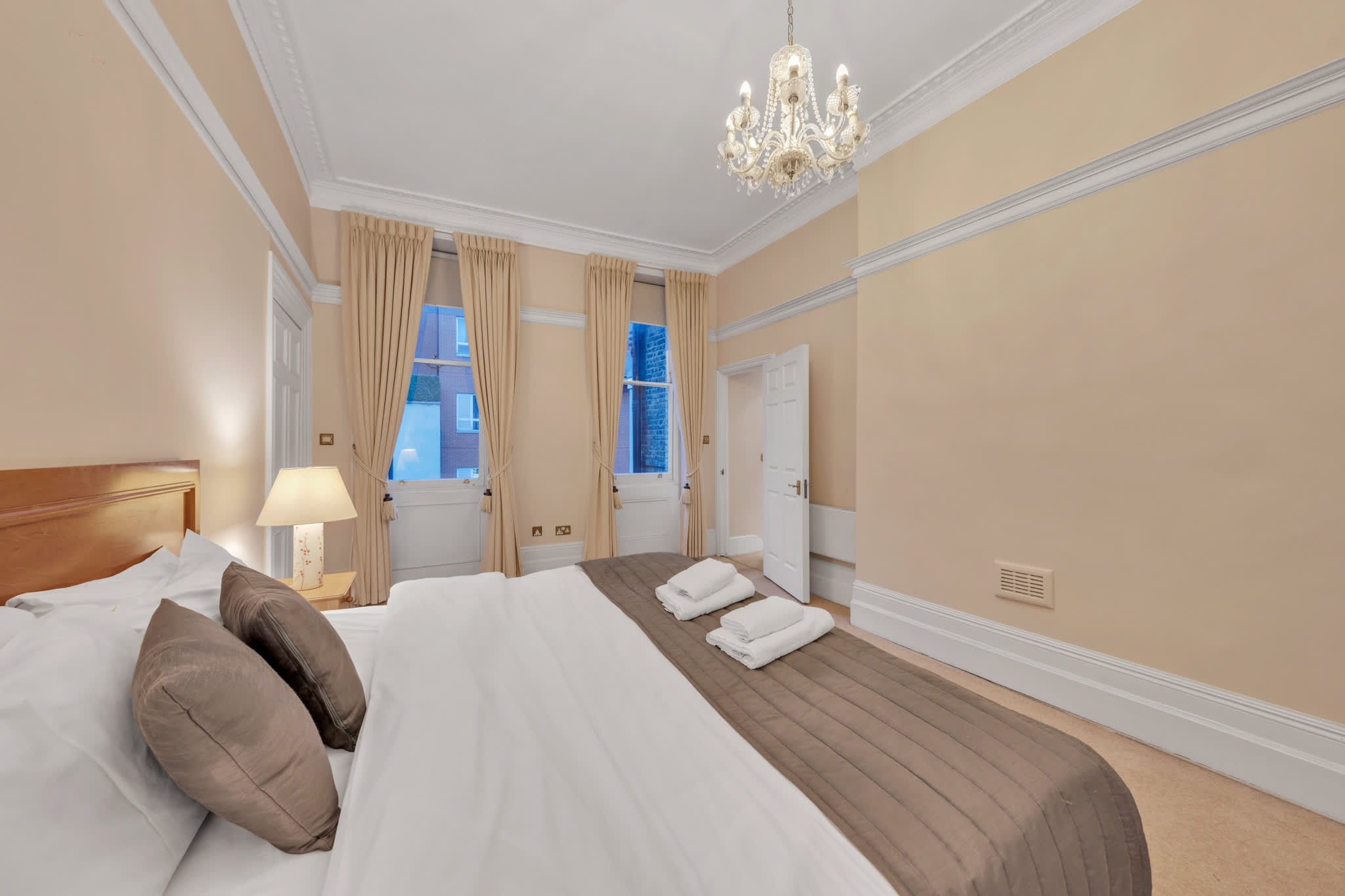 View Spacious Luxury One-Bedroom Mayfair Apartment in Hertford Street W1J 7SS Spacious Luxury One-Bedroom Mayfair Apartment in Hertford Street W1J 7SS - Property image 4 - VivreStays