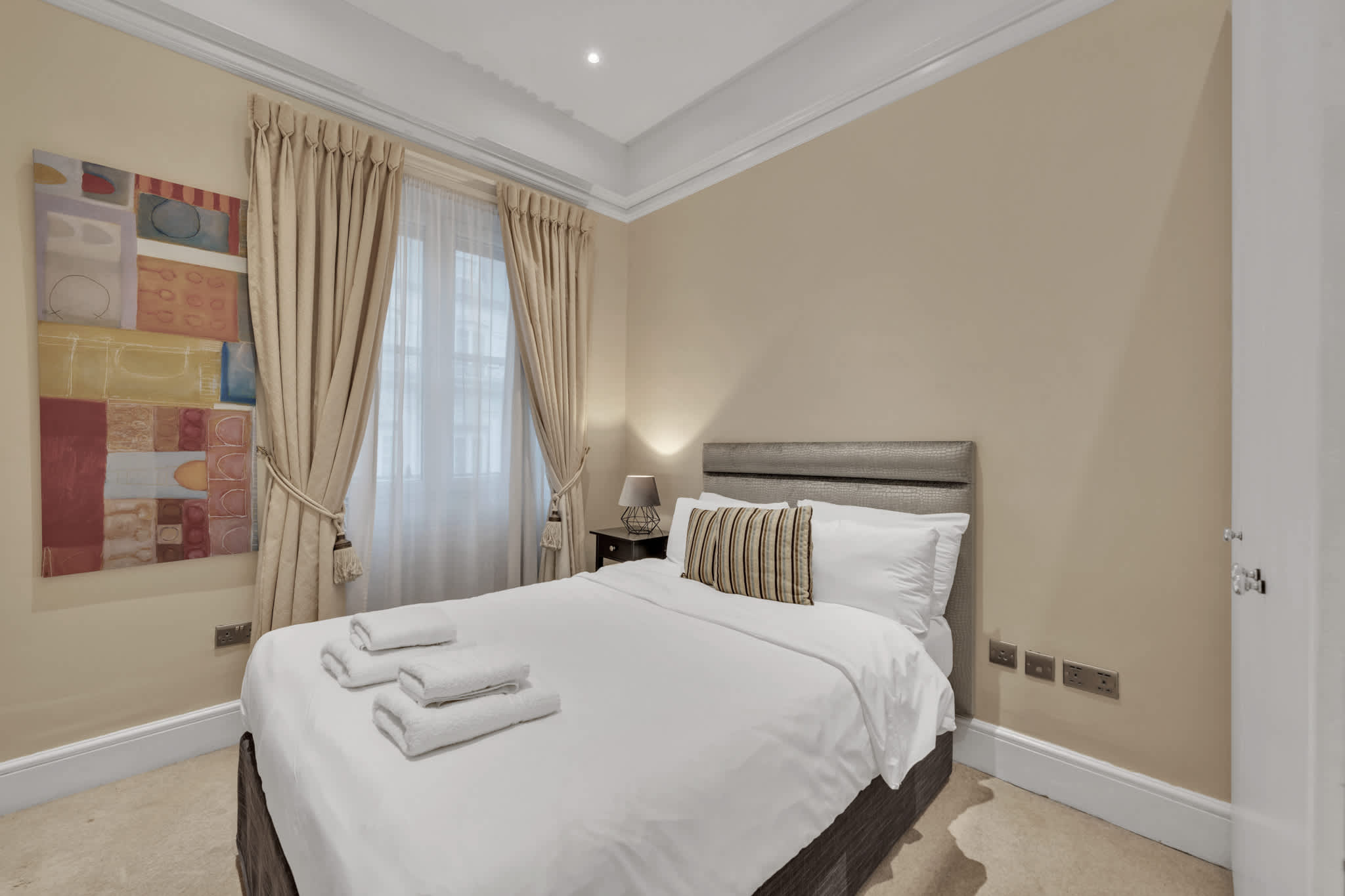 Sophisticated Mayfair One-Bedroom Home serviced apartment - London - VivreStays
