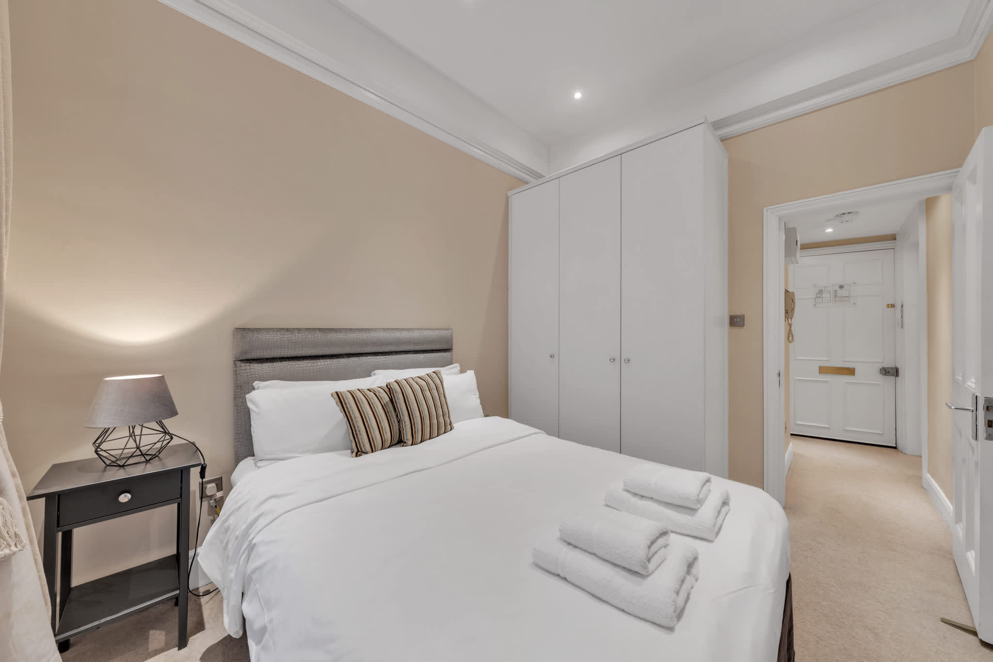 Sophisticated Mayfair One-Bedroom Home in Hertford Street W1J 7SS - Property image 3 - VivreStays