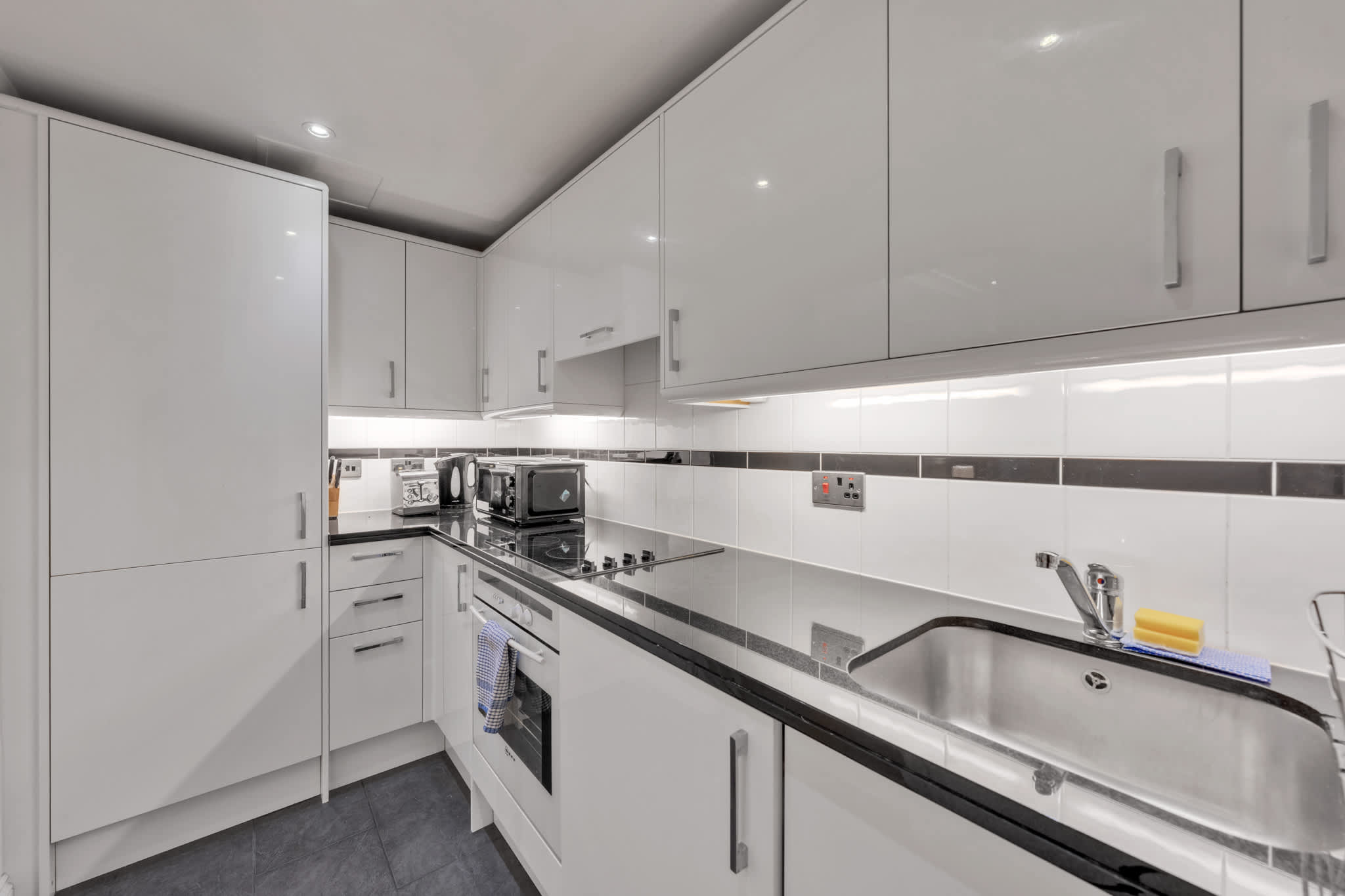 Sophisticated Mayfair One-Bedroom Home in Hertford Street W1J 7SS - Property image 10 - VivreStays