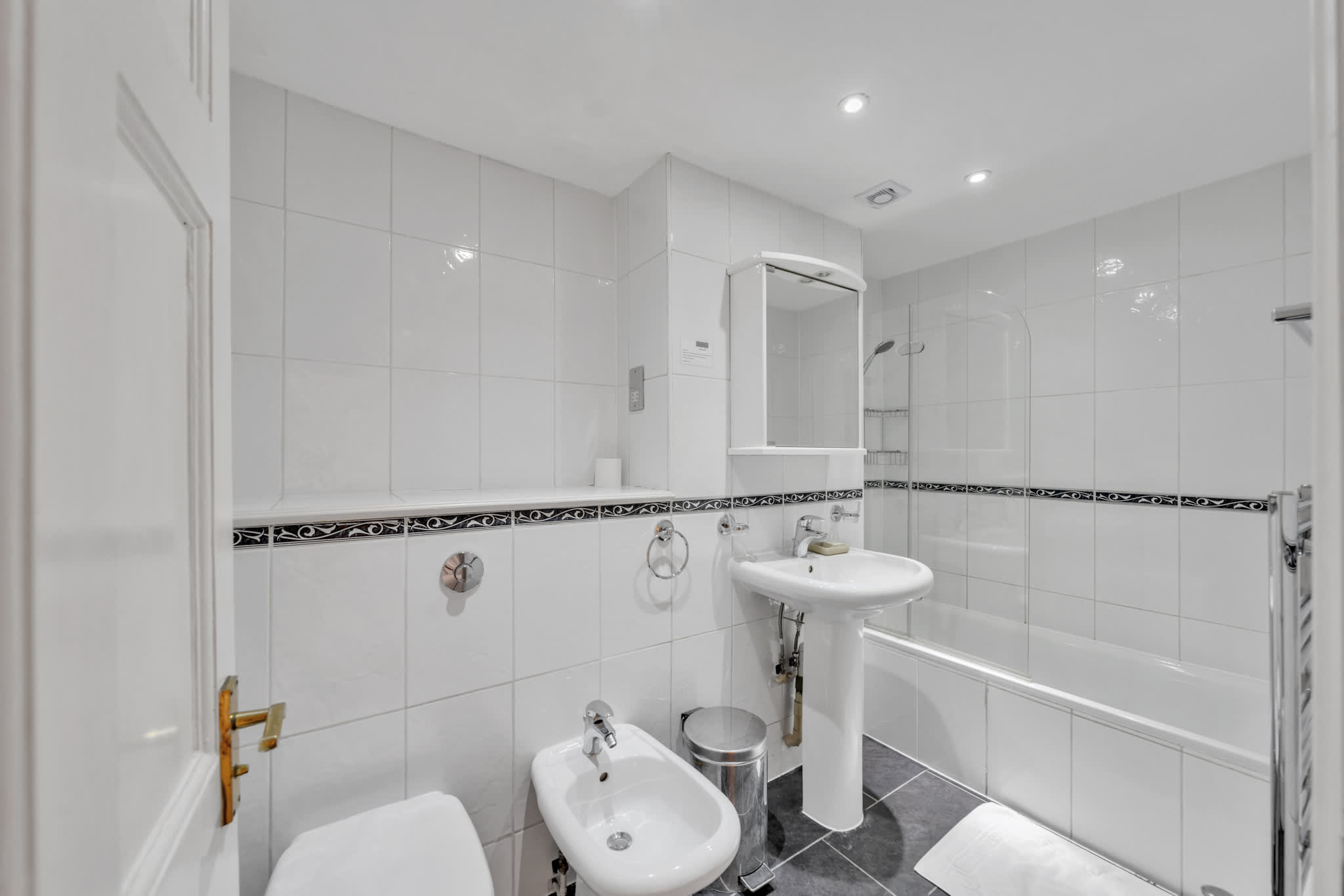 Contemporary One-Bedroom Mayfair Hideaway in Hertford Street W1J 7SS - Property image 3 - VivreStays