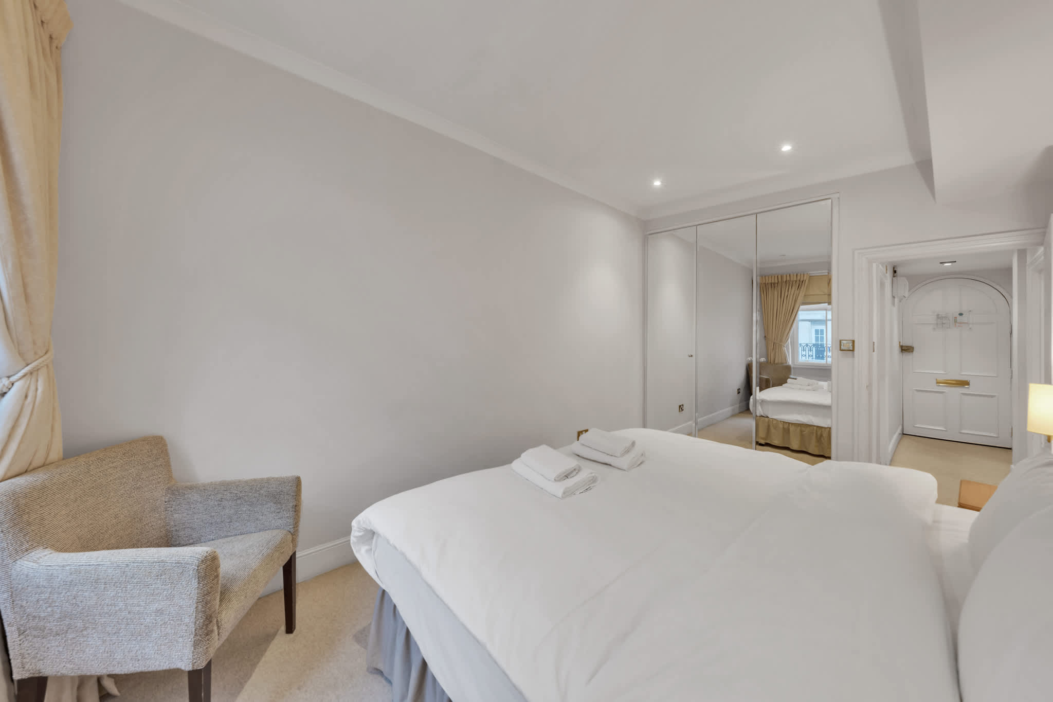 Contemporary One-Bedroom Mayfair Hideaway in Hertford Street W1J 7SS - Property image 6 - VivreStays
