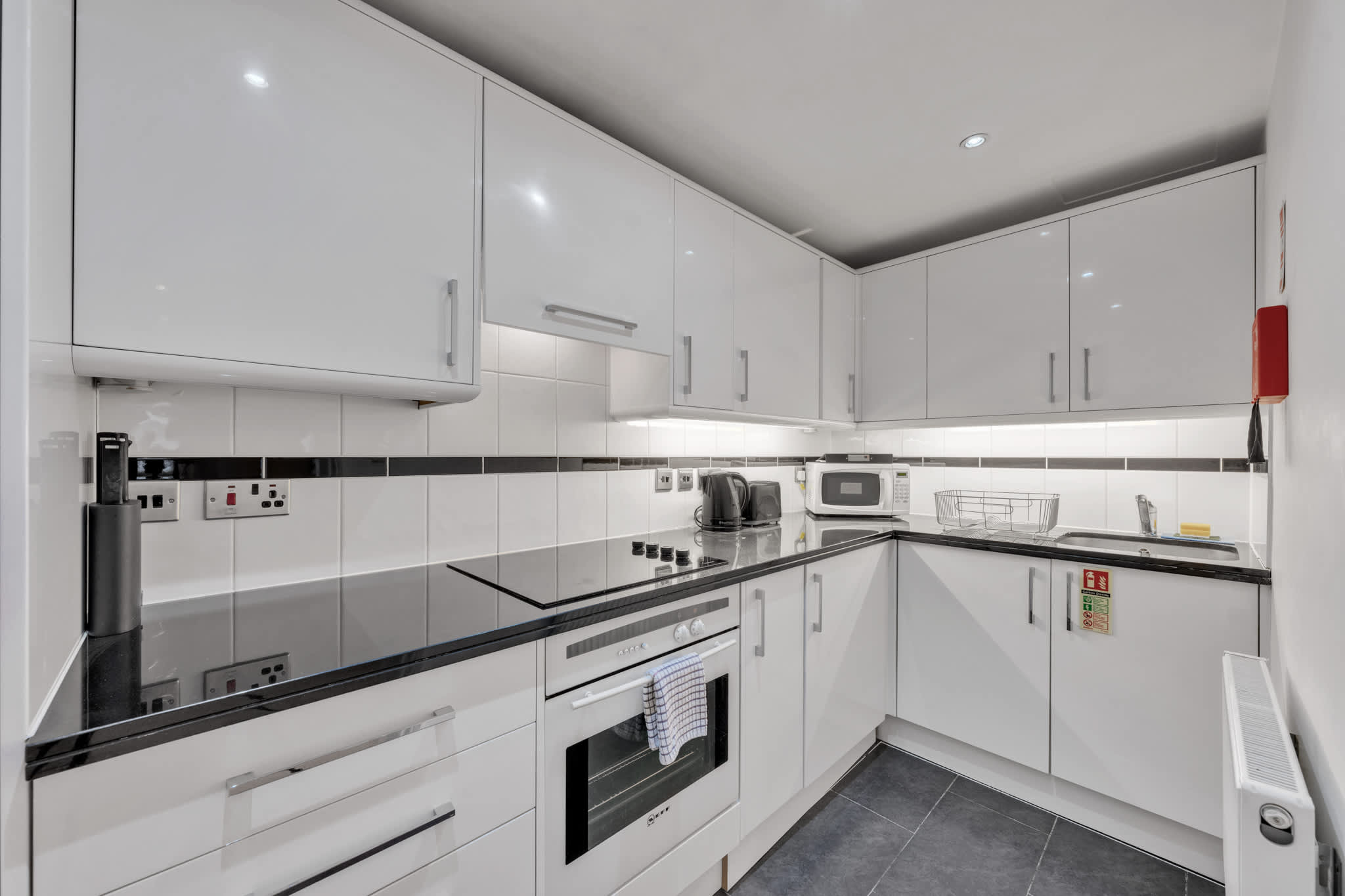 Contemporary One-Bedroom Mayfair Hideaway in Hertford Street W1J 7SS - Property image 8 - VivreStays
