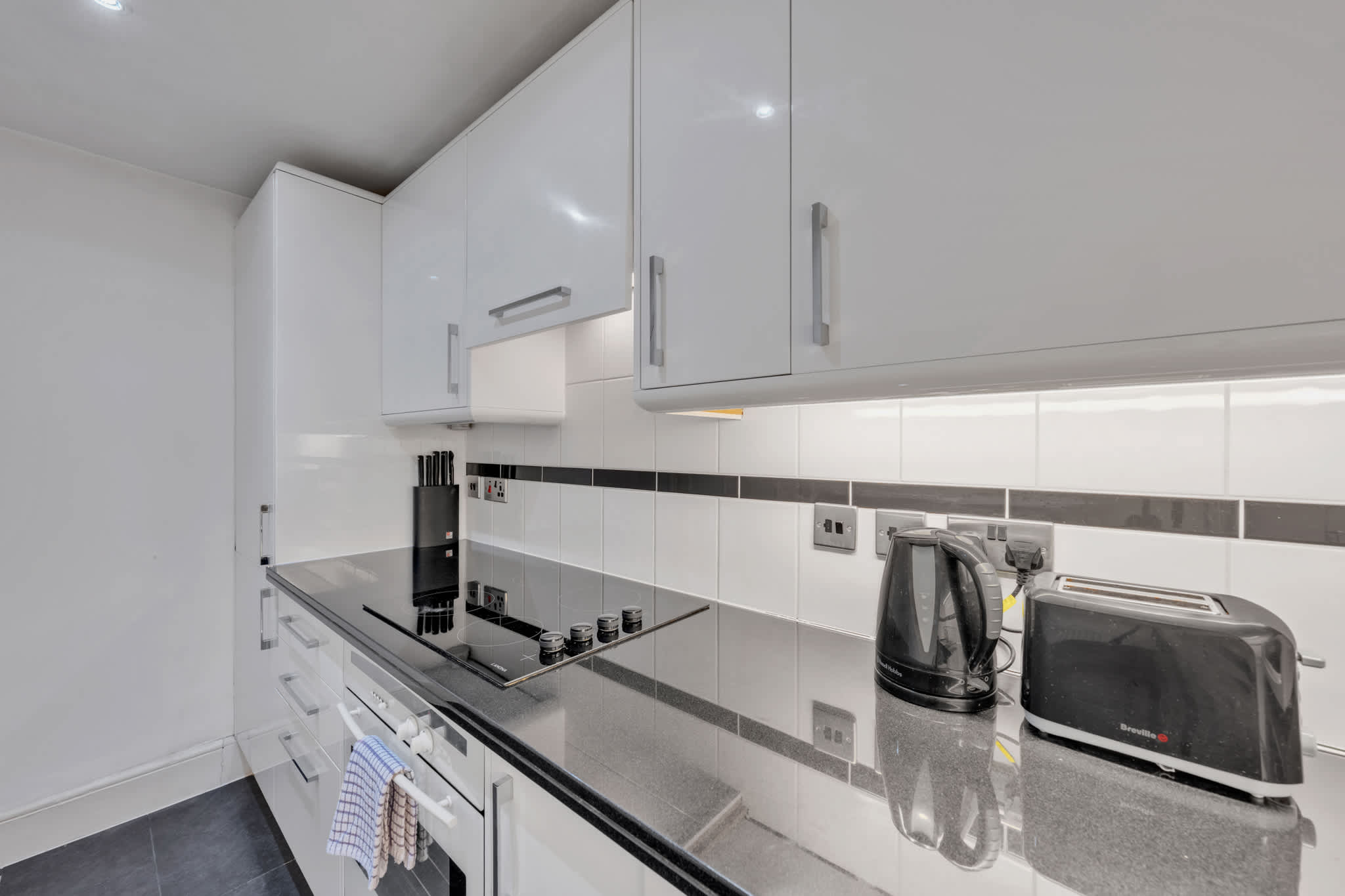 Contemporary One-Bedroom Mayfair Hideaway in Hertford Street W1J 7SS - Property image 5 - VivreStays