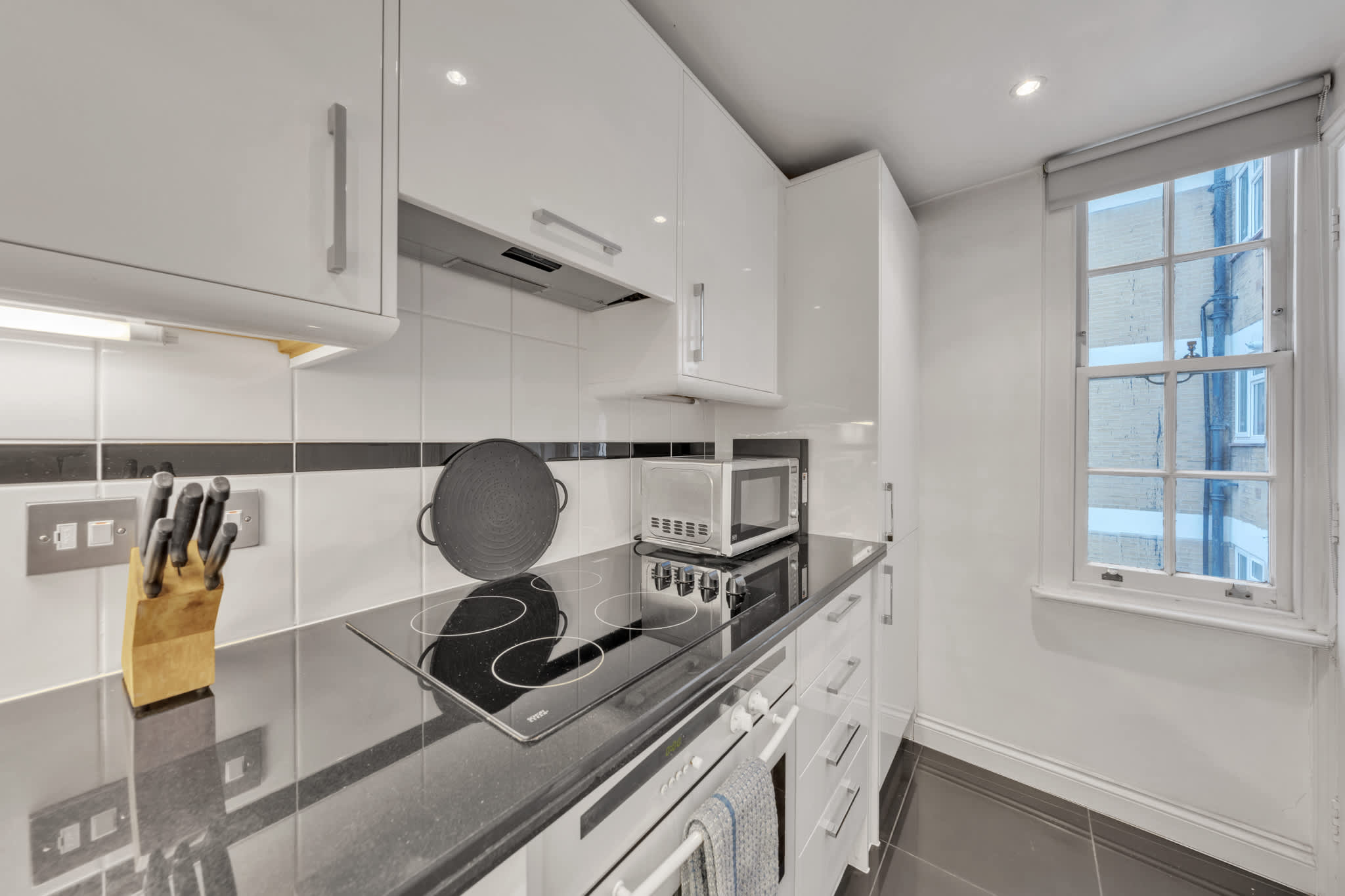 Refined Mayfair One-Bedroom Living in Hertford Street W1J 7SS - Property image 10 - VivreStays