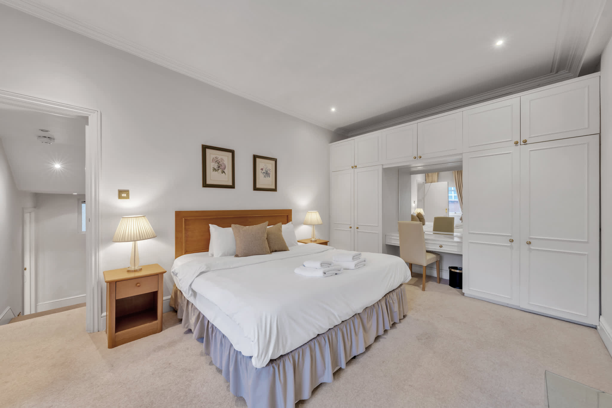 Refined Mayfair One-Bedroom Living serviced apartment - London - VivreStays