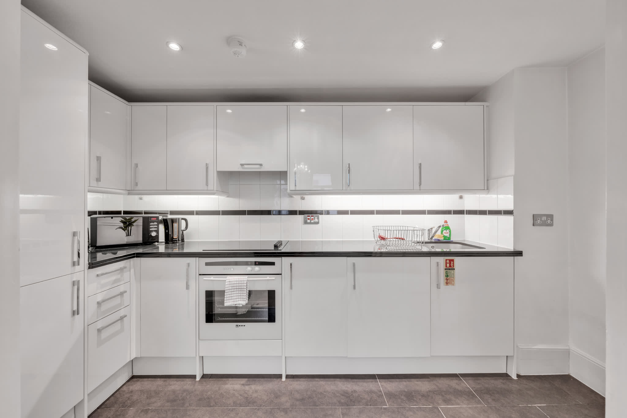 Boutique Mayfair One-Bedroom Suite in Hertford Street W1J 7SS - Property image 6 - VivreStays