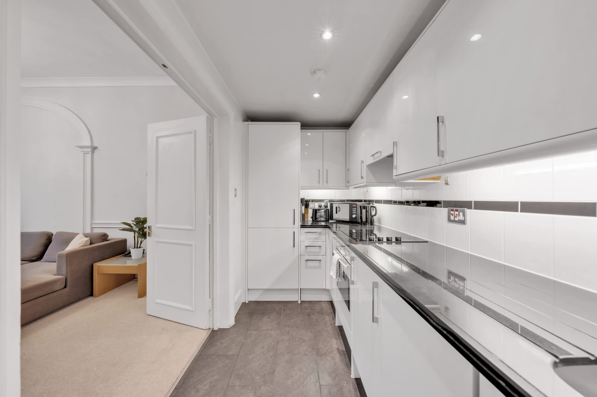 Boutique Mayfair One-Bedroom Suite in Hertford Street W1J 7SS - Property image 11 - VivreStays