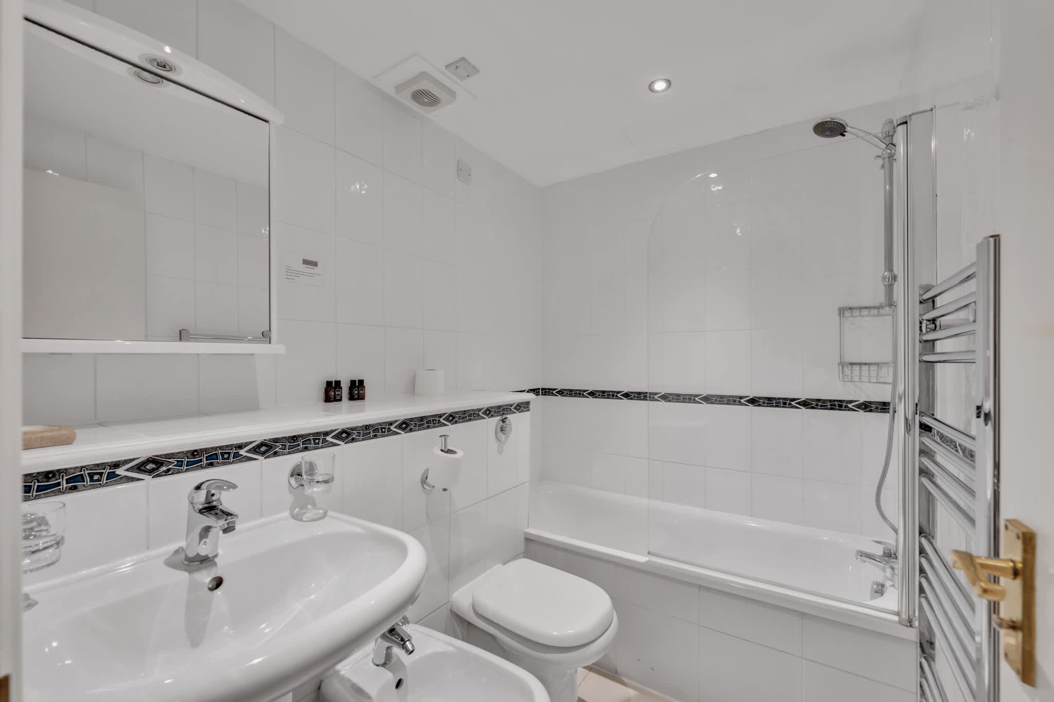 View Executive One-Bedroom Mayfair Residence in Hertford Street W1J 7SS Executive One-Bedroom Mayfair Residence in Hertford Street W1J 7SS - Property image 5 - VivreStays