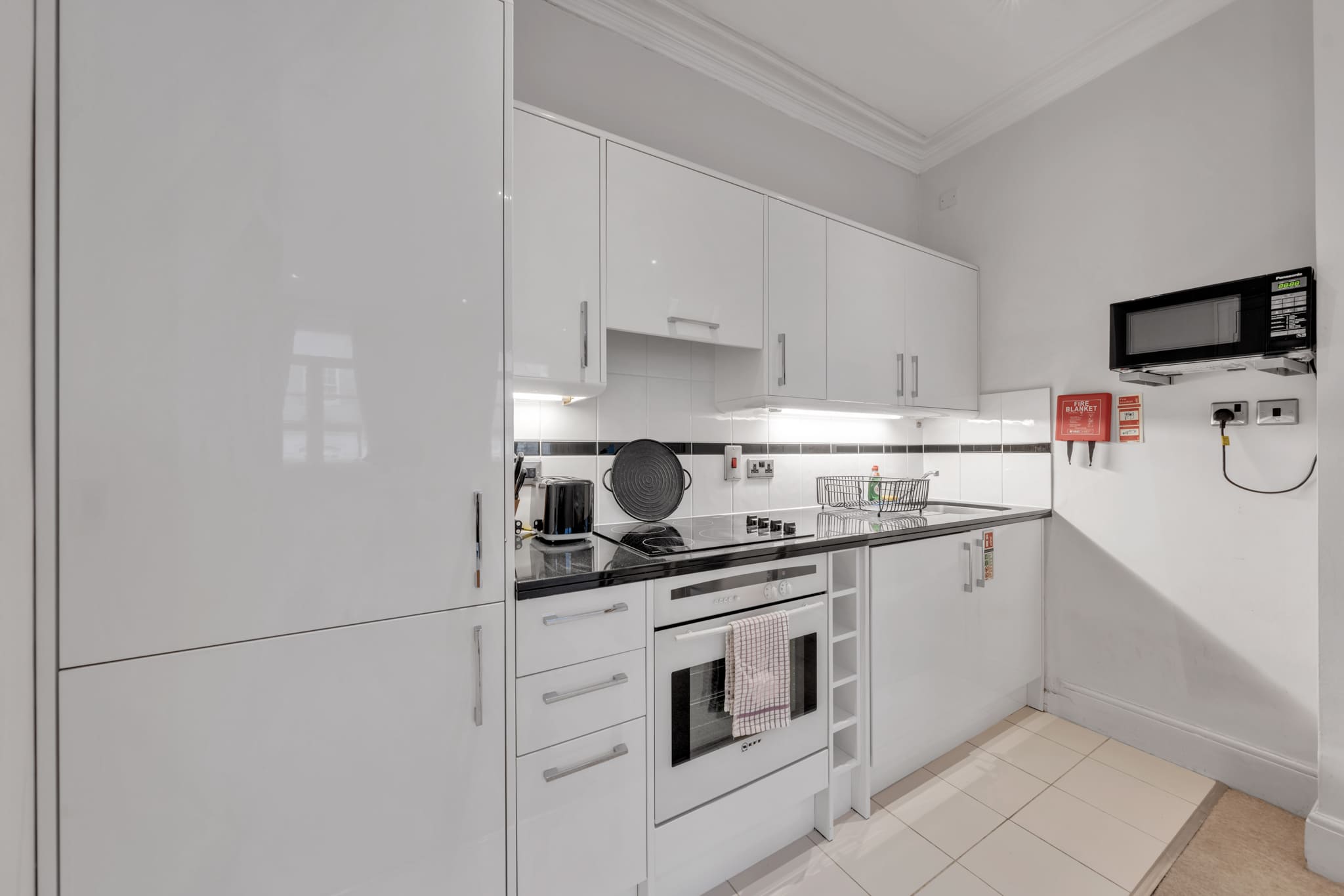 View Executive One-Bedroom Mayfair Residence in Hertford Street W1J 7SS Executive One-Bedroom Mayfair Residence in Hertford Street W1J 7SS - Property image 10 - VivreStays